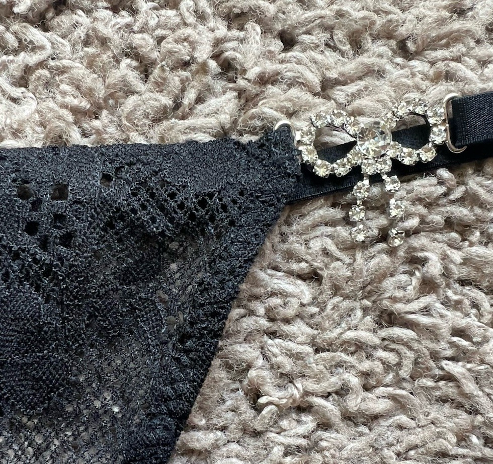 NWT Victoria’s Secret Dream Angels Black Lace V String Panty Rhinestone Bows L