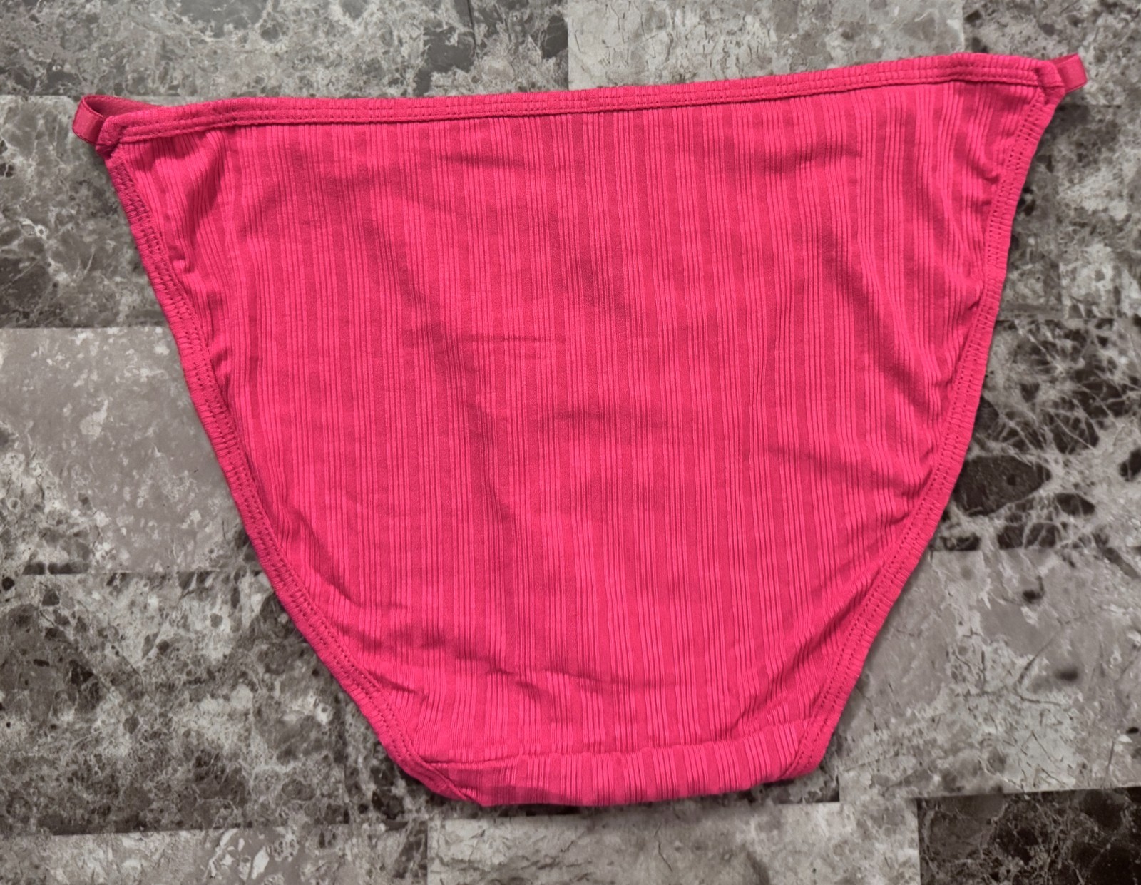 NWOT STEVE MADDEN PINK STRIPE RIBBED THIN MATERIAL STRING BIKINI PANTIES