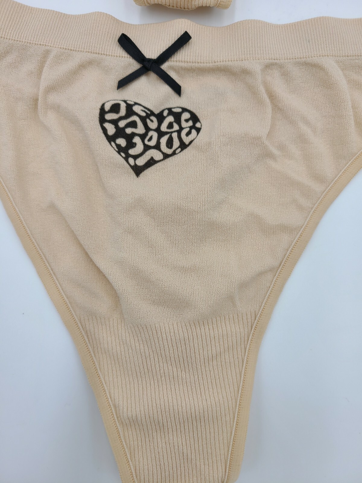HANES Barely There CustomFlex Fit THONG Style 2556 / X556 Size L/7 Beige