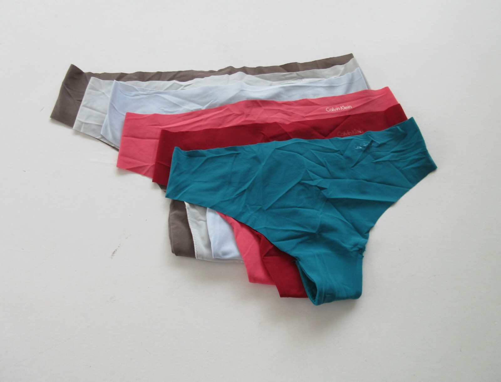 Calvin Klein Invisibles Thong D3428 S, M, L, XL MSRP $12.00 – $15.00 NWT