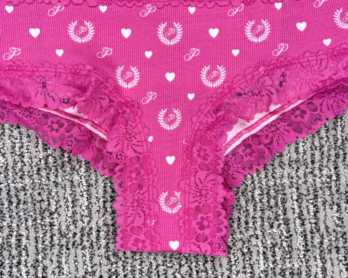 Victoria’s Secret PINK NWT Medium Pink Heart Logo Print Lace Trim Cheeky Panty