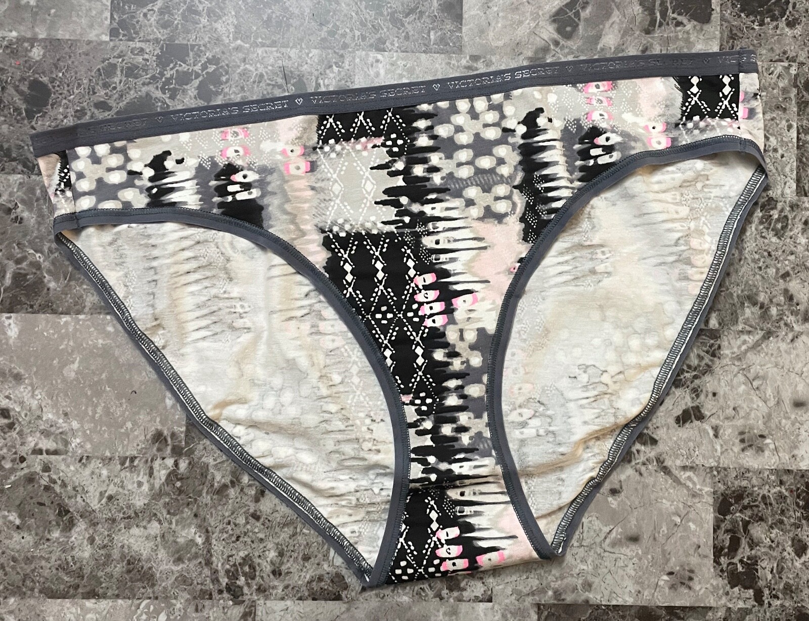 NWT VICTORIA’S SECRET XL GRAY PINK BLACK WHITE GEOMETRIC RARE BIKINI PANTIES