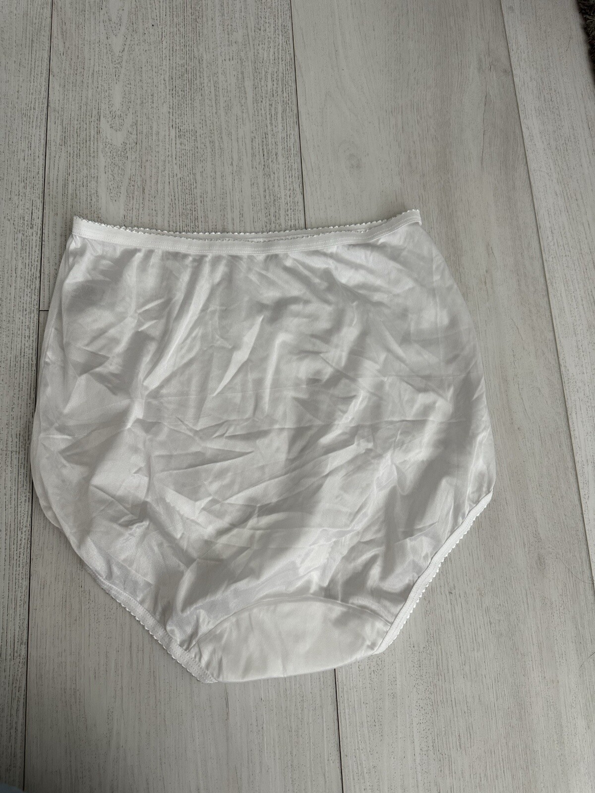 Shadowline Panties Women’s Full Brief Seamless Smooth Nylon Size 9 White