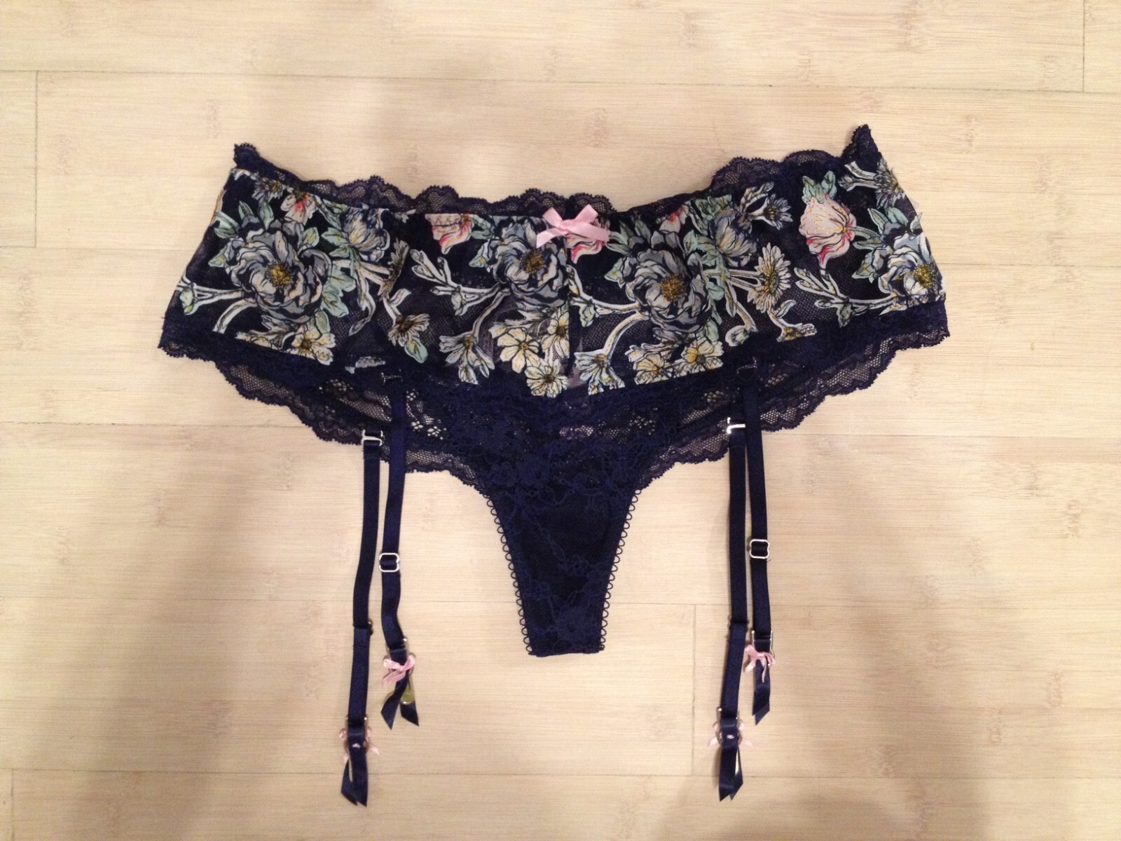 NWT Victoria’s Secret DREAM ANGELS Navy Floral Thong Garter Belt Panty M