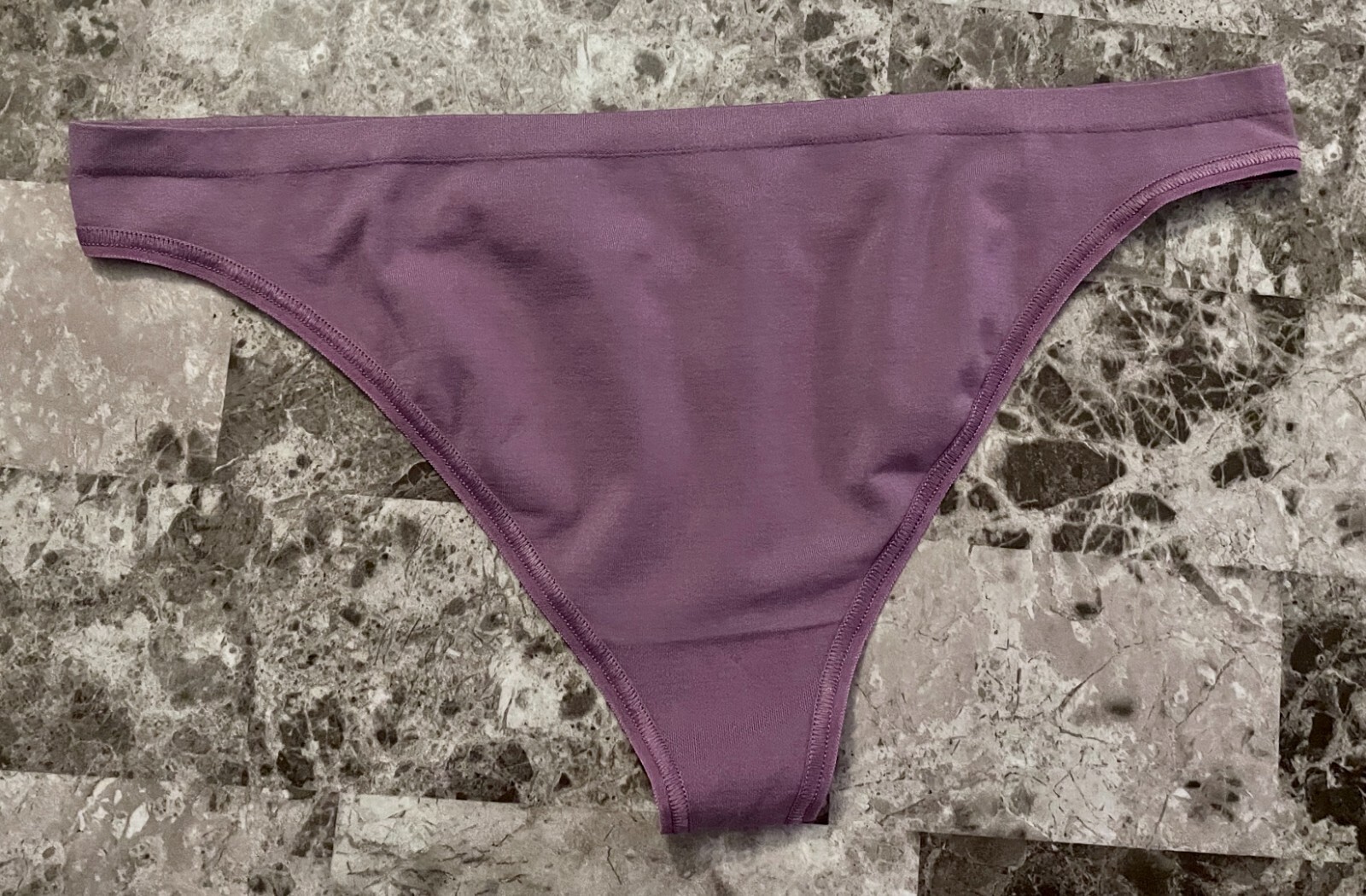 NWOT BODY BY VICTORIA’S SECRET XL PURPLE SEAMLESS VINTAGE RARE THONG PANTIES