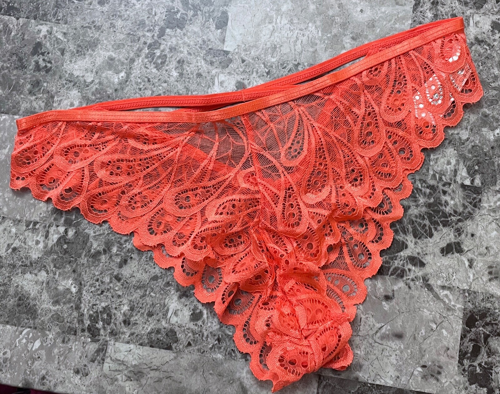 NWOT FREDERICK’S OF HOLLYWOOD CORAL LACE STRAPPY BRAZILIAN CHEEKY BRIEF PANTIES