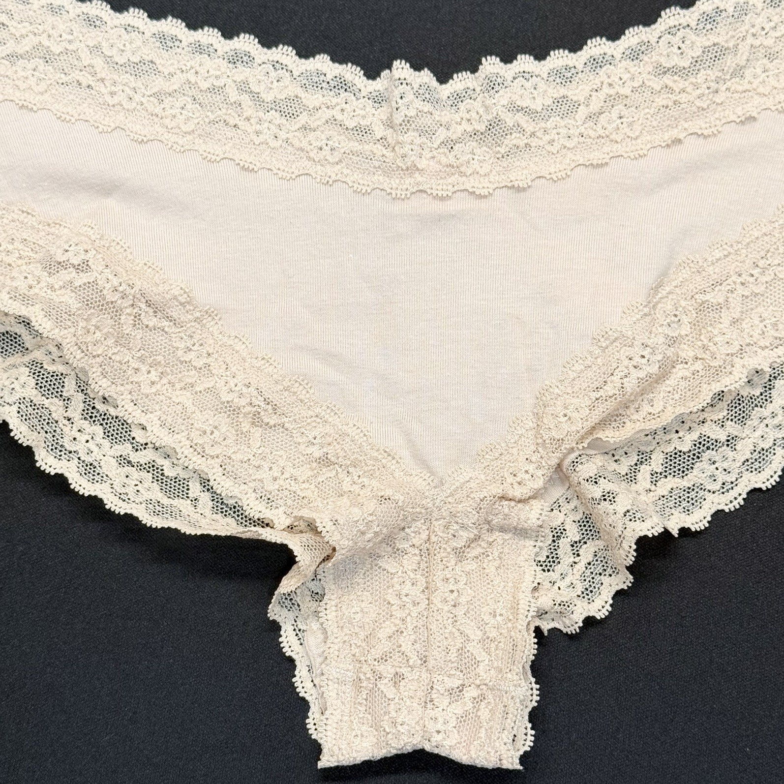 2016 Vintage Victoria’s Secret Cotton Lace Cheeky Panties Nude Beige Size Medium