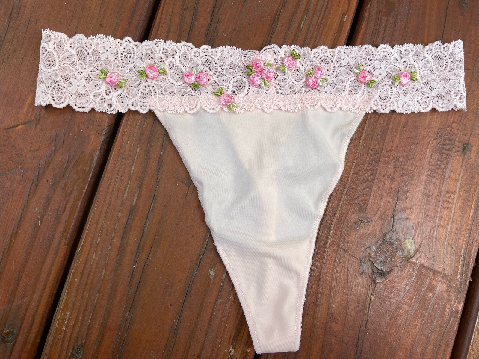 Victoria’s Secret Angels Nylon Blend Peach Low-Rise Thong Medium Satin 2004 NWOT