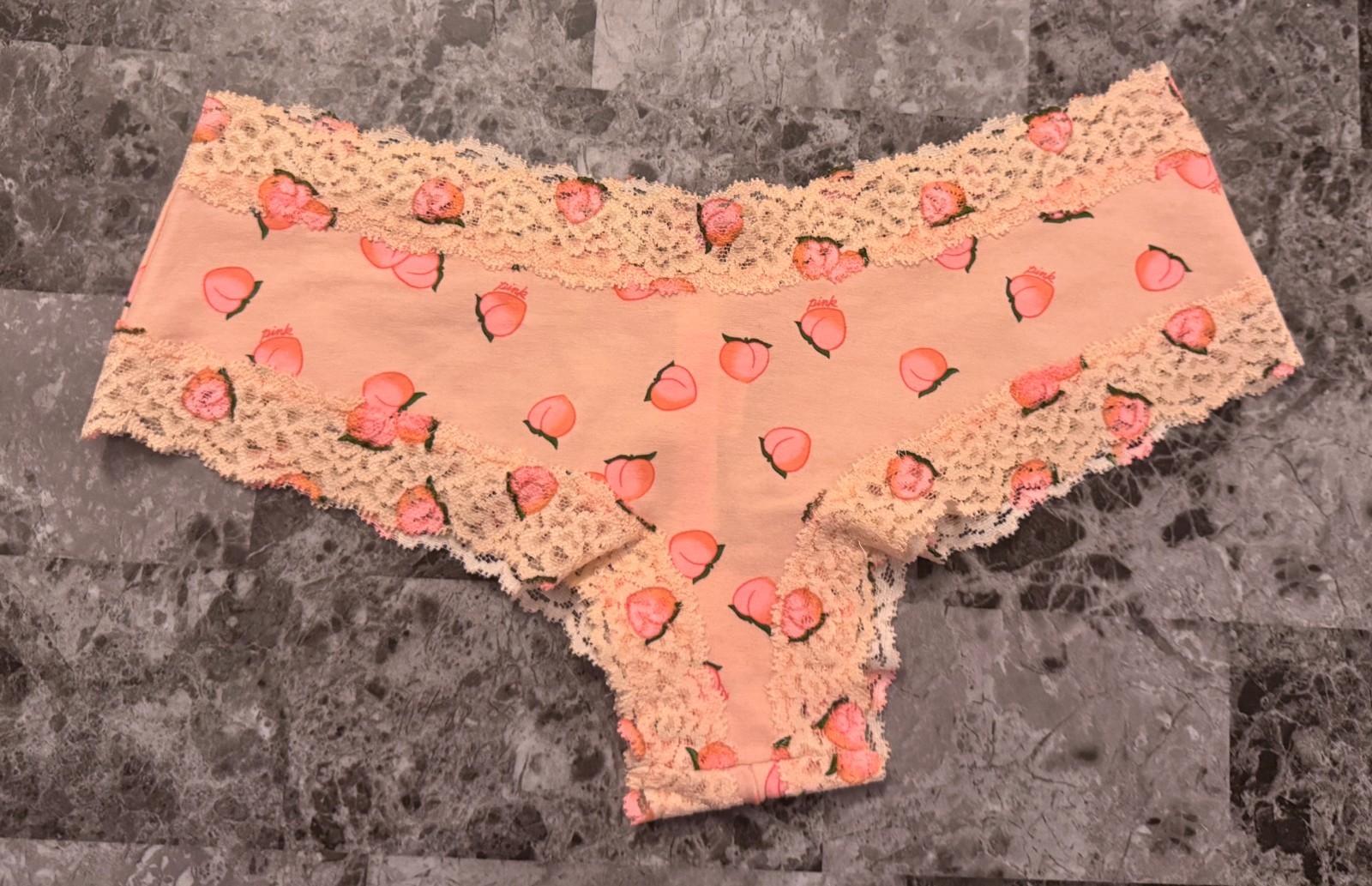 NWT VICTORIA’S SECRET PINK M PEACH LACE RARE EXTRA LOW RISE CHEEKSTER PANTIES