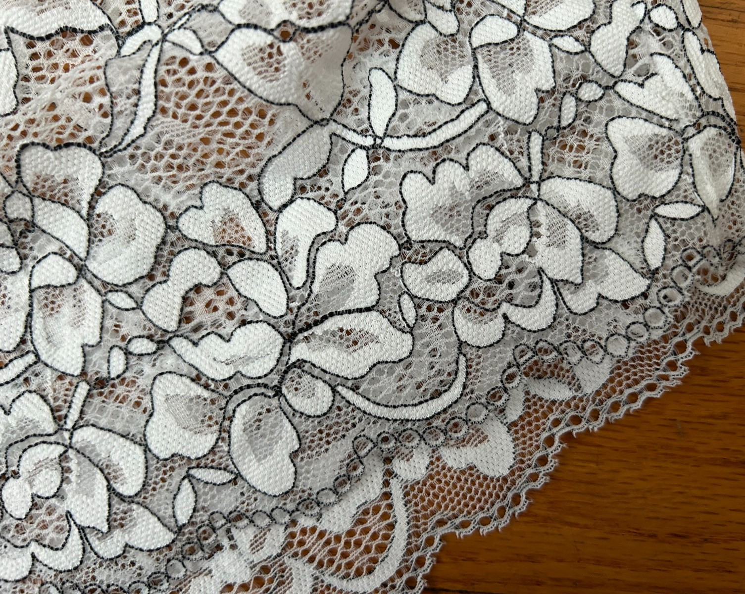 WomensXL/2XL White Lace High Waisted Panties Seamless Black Contrast Trim Briefs