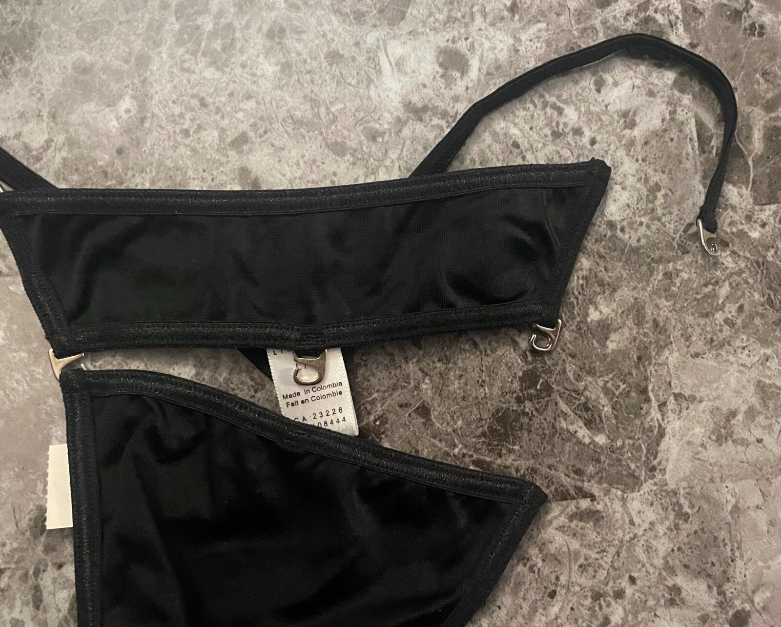 NWT LA SENZA LARGE BLACK SMOOTH UNHOOKS VINTAGE RARE V STRING THONG PANTIES