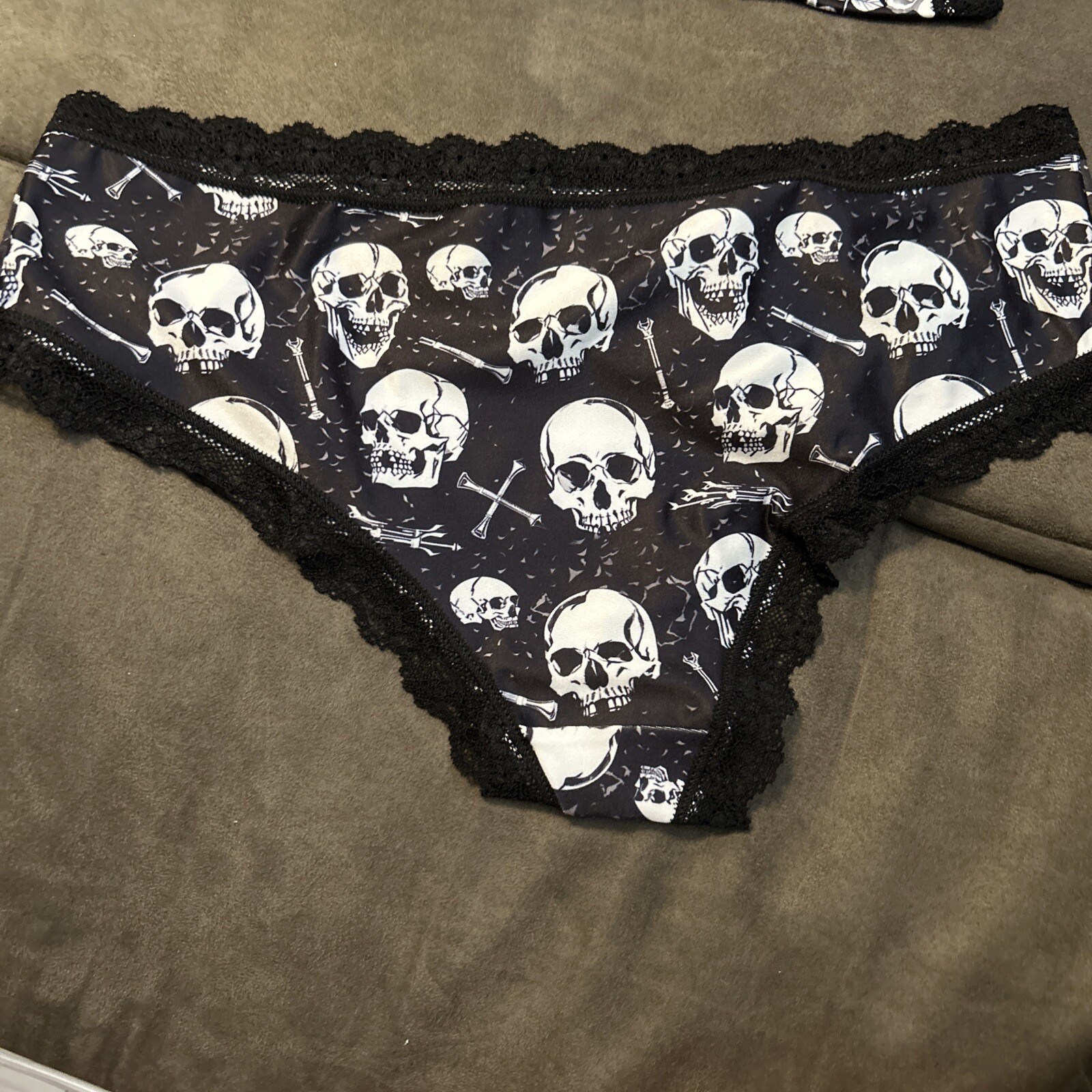 Morvia 3pk lace trim cheeky goth Emo panties S skull/floral skull/stars Lingerie