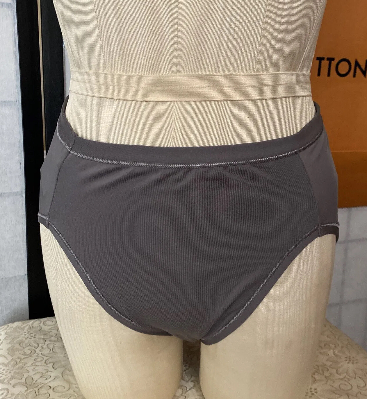 Hanes Super Soft NWT Wom 8/XL Dk Gray Satiny Smooth Stretch Briefs Panties