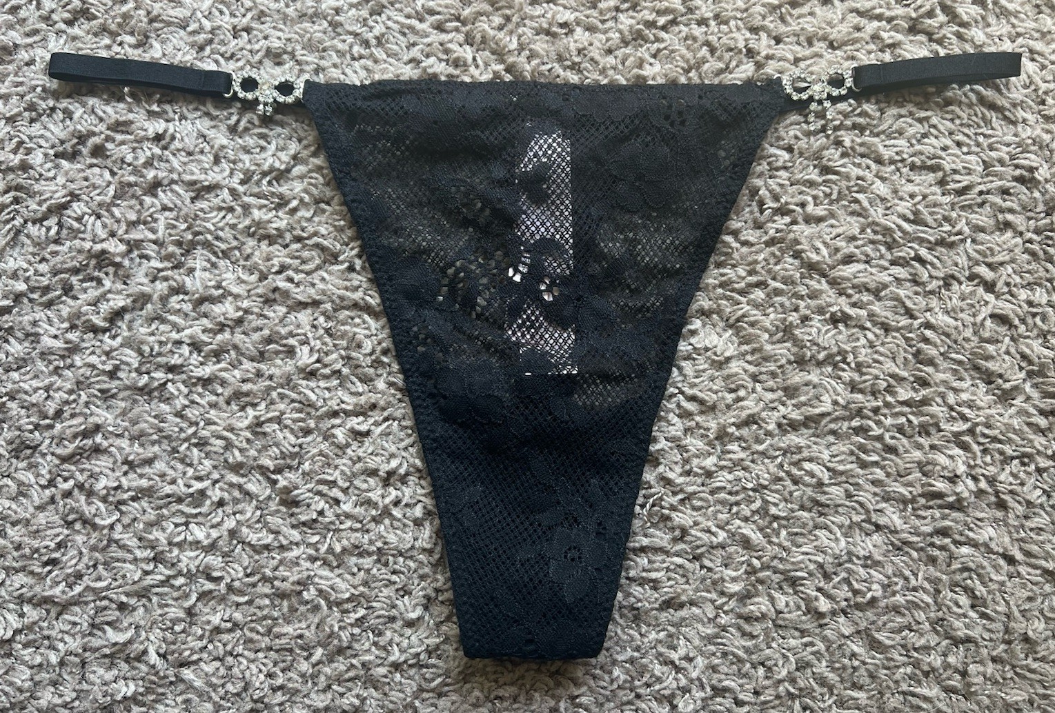 NWT Victoria’s Secret Dream Angels Black Lace V String Panty Rhinestone Bows L
