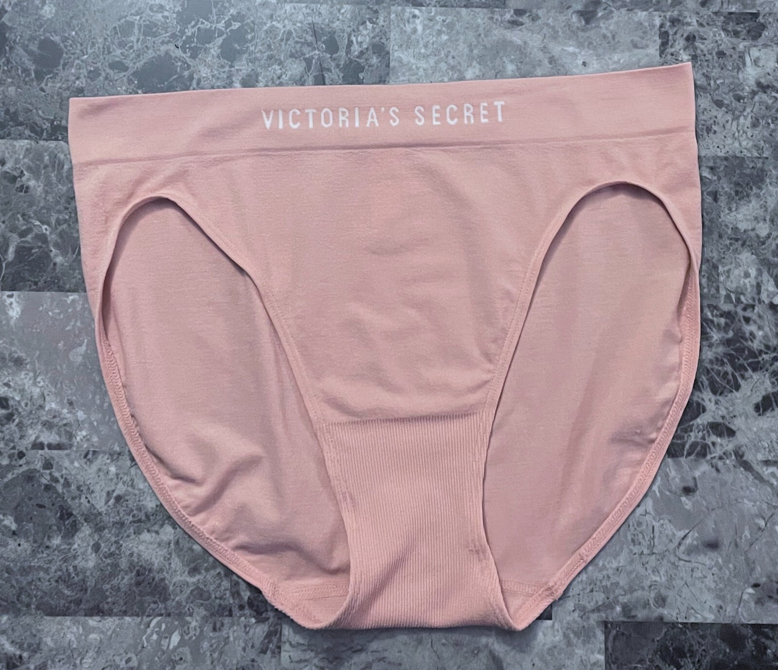 NWT VICTORIA’S SECRET M PINK WHITE LOGO SEAMLESS RARE HIGH LEG BRIEF PANTIES