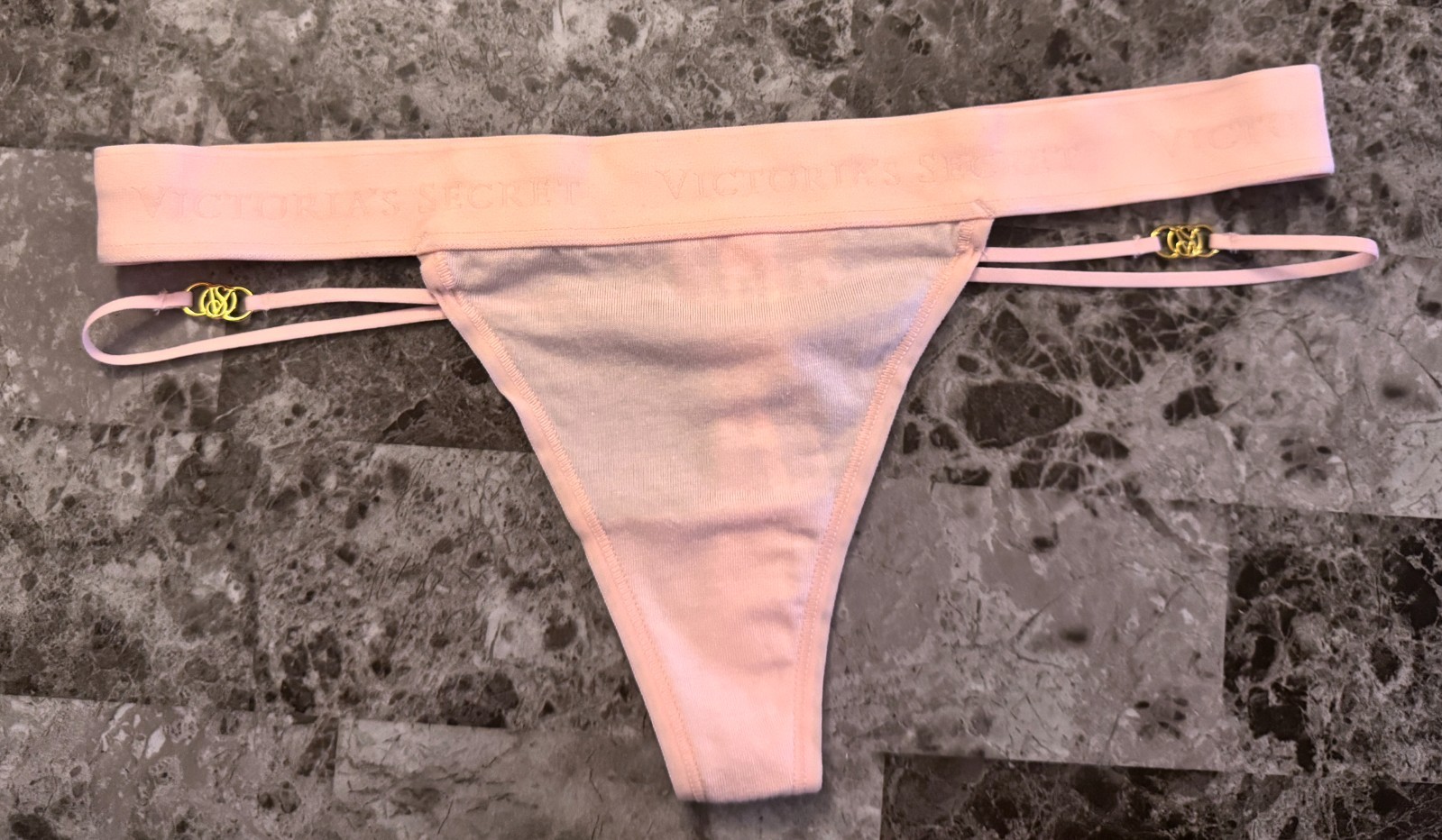 NWT VICTORIA’S SECRET LIGHT PINK STRAPPY GOLD THICK LOGO WAISTBAND THONG PANTIES