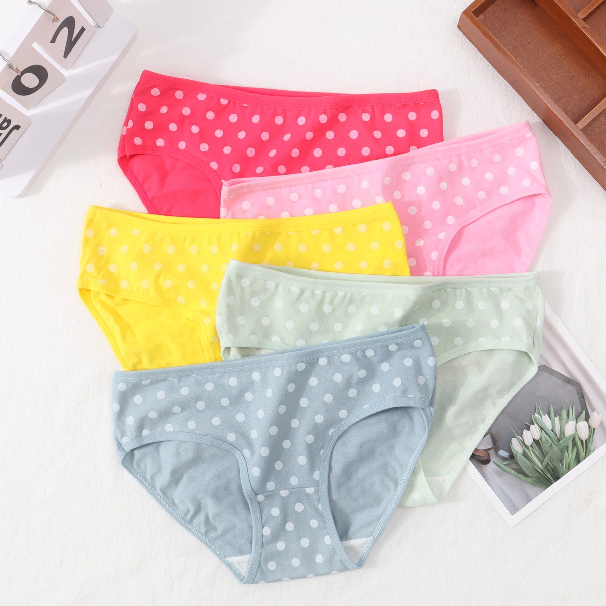 Women Cotton Breathable Panties Underwear Mid Waist Seamless Briefs