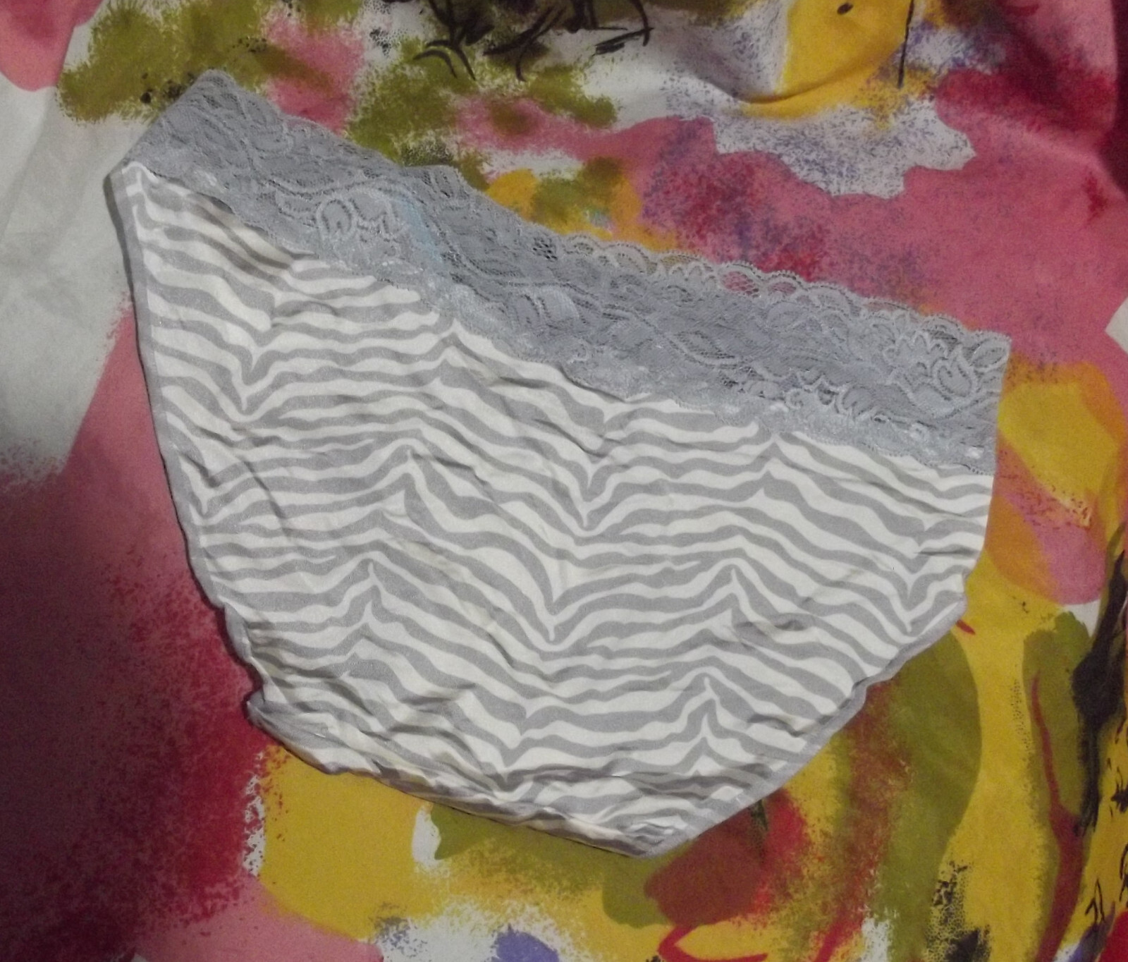 3 NEW BARELY THERE 24T9 EA3 GR INVISIBLE LOOK MF LACE WAIST BIKINI PANTIES S/5