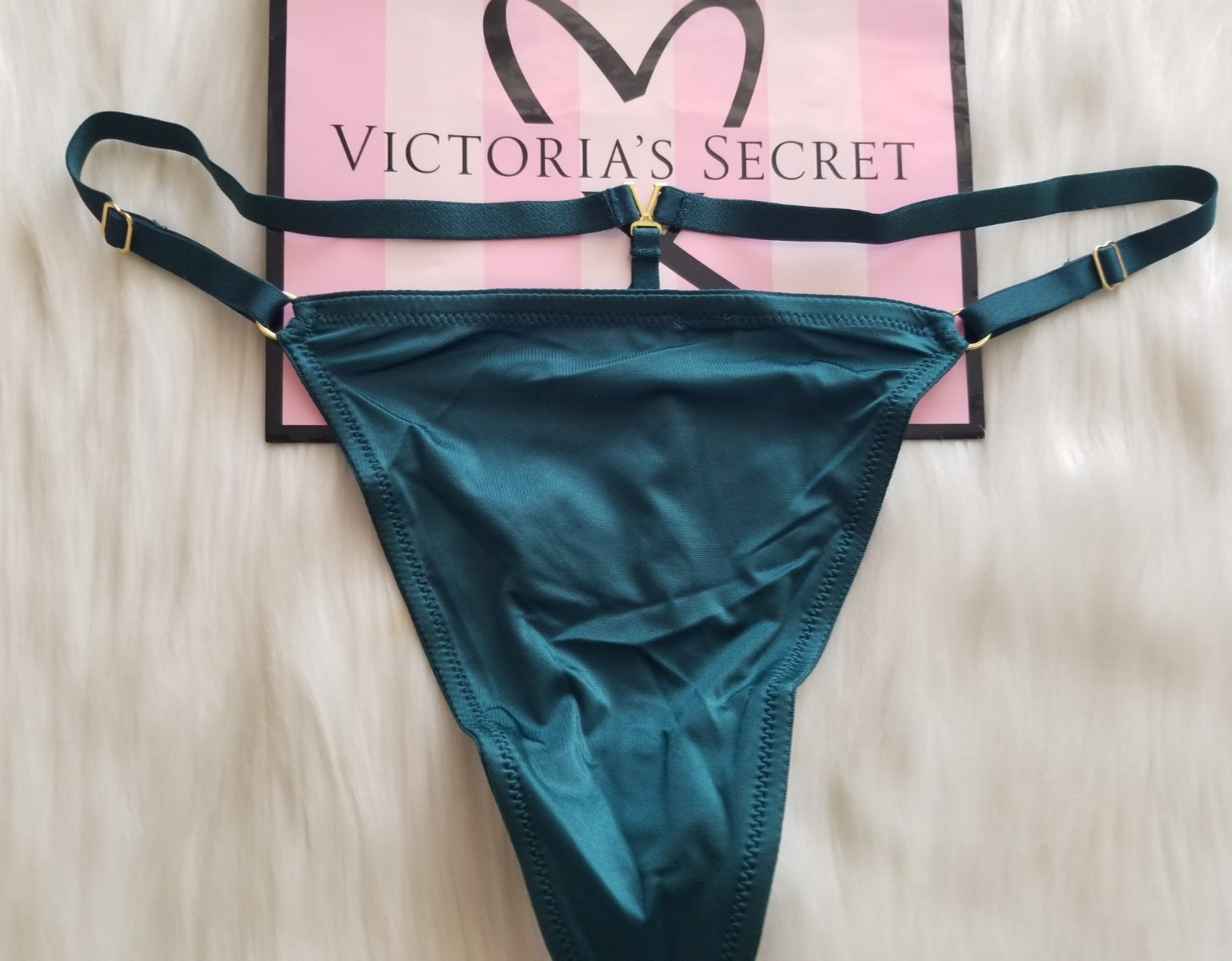 VICTORIA’S SECRET ADJUSTABLE HARDWARE SMOOTH V-STRING THONG PANTY LARGE GREEN
