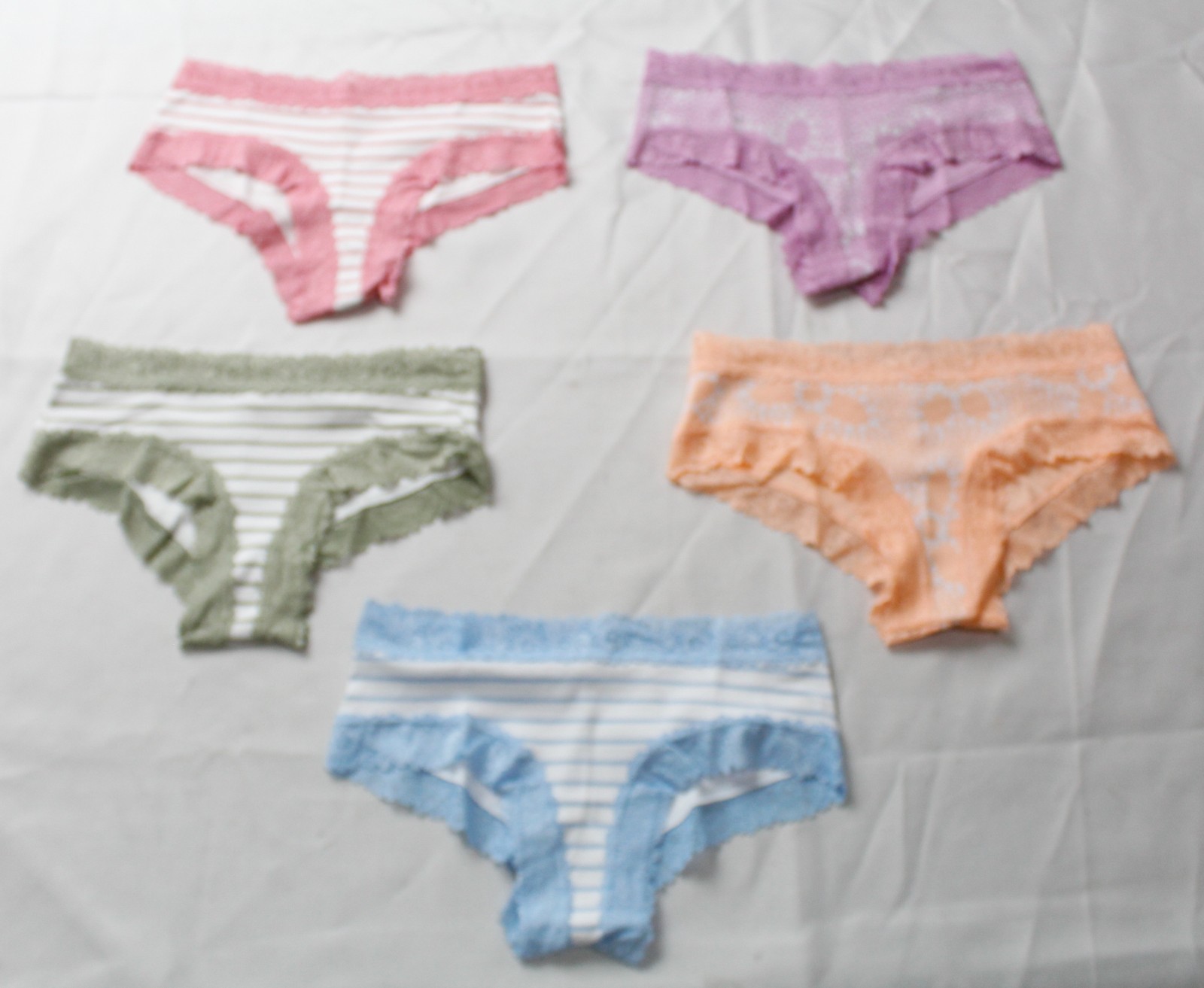 Victoria’s Secret Women’s Pink Lace Cheeky Pack Panty NN7 Multicolor Small NWT