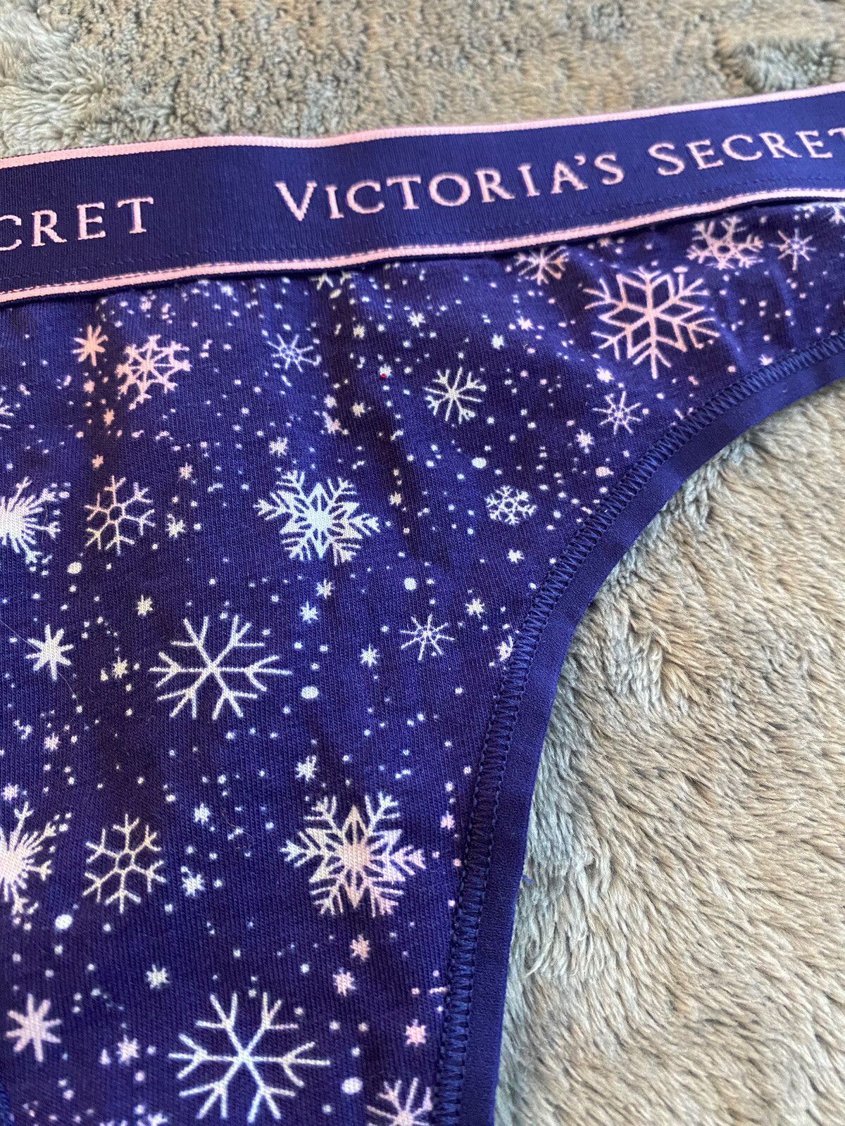 *Victoria’s Secret. Large. Thong. Blue. Snowflake. NWT