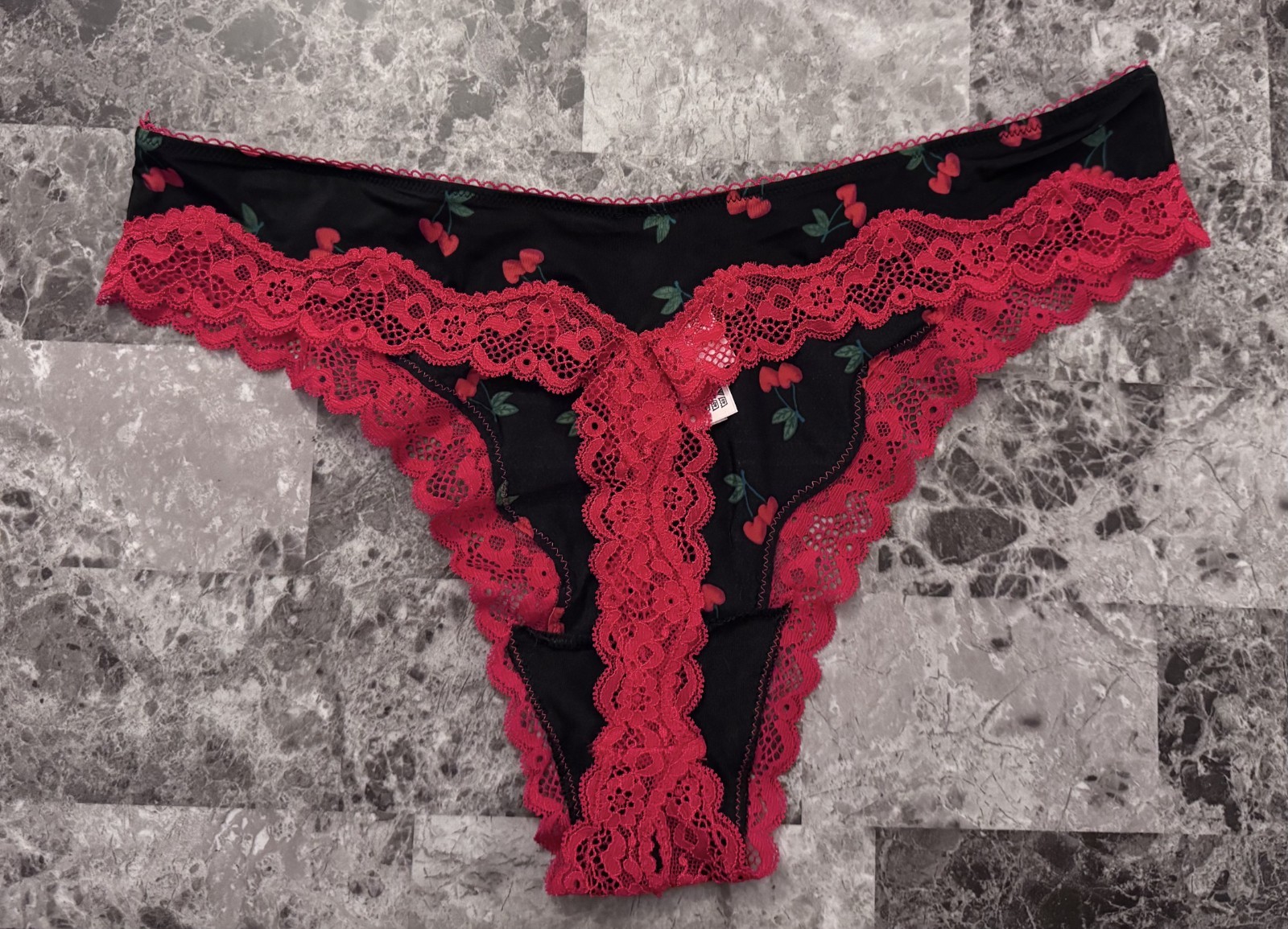 NWT VICTORIA’S SECRET TEASE L RED CHERRY HEART PRINT SMOOTH LACE THONG PANTIES