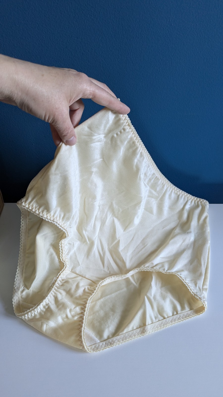 Vintage VANITY FAIR BRIEF NYLON GRANNY SECOND SKIN PANTIES Yellow Sz XL #940206