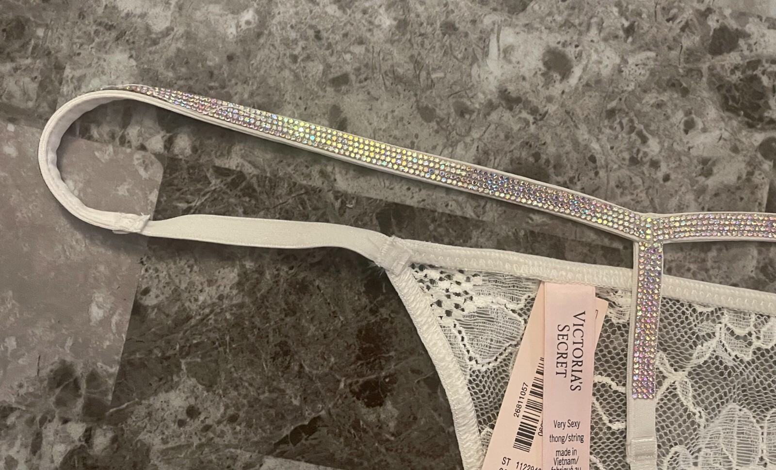 NWT VICTORIA’S SECRET COCONUT WHITE LACE RHINESTONE SHINE STRAP V STRING PANTIES