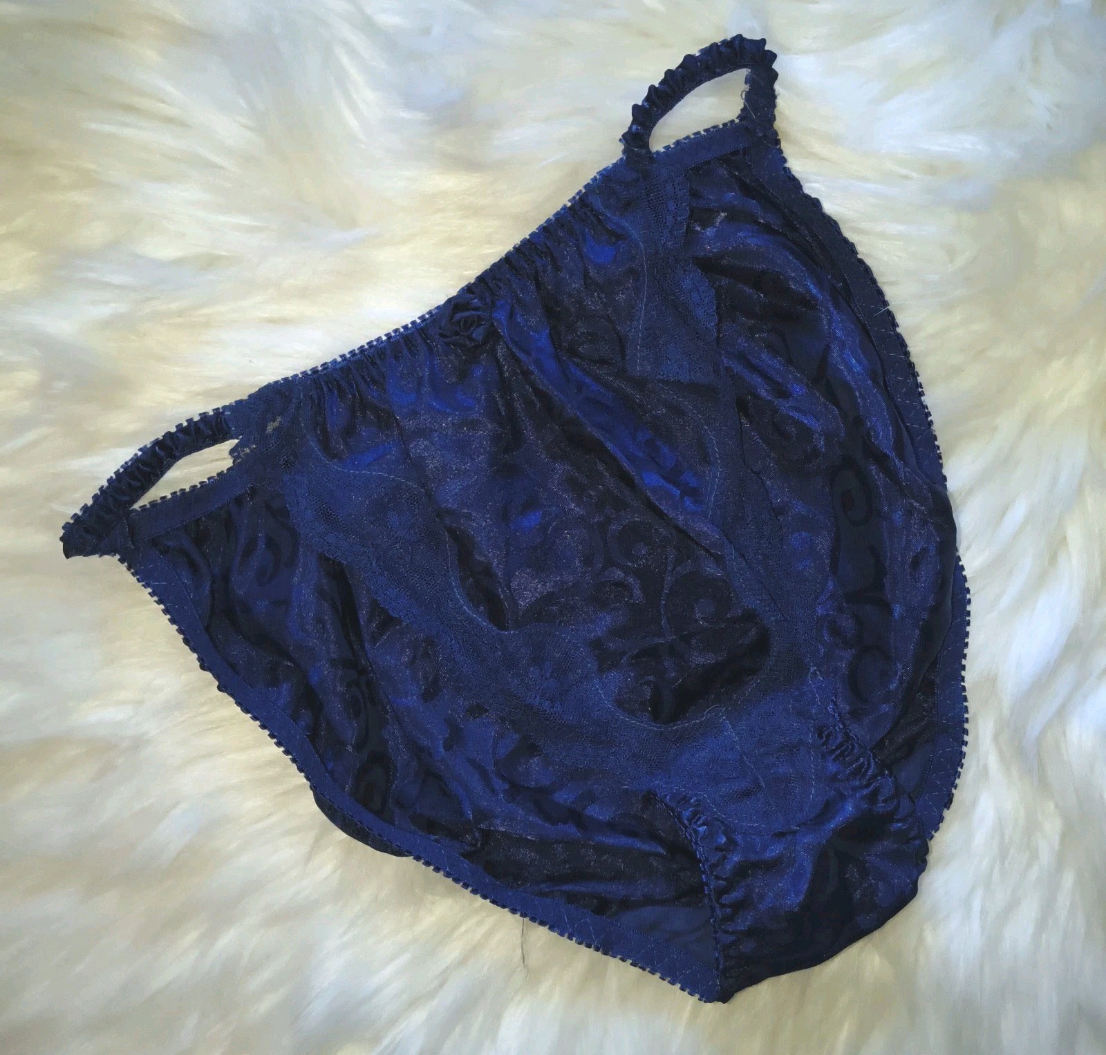 Vintage Nwot 1990s Satin & Lace String Bikini size Medium/6. Bubble Butt. Navy