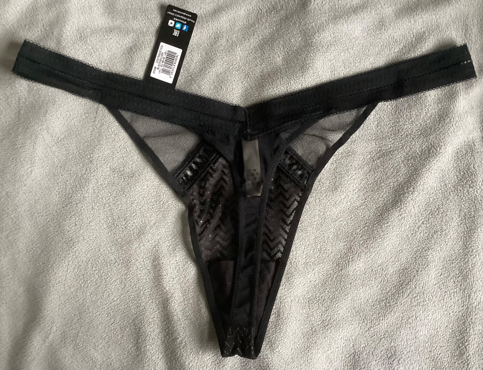 GOSSARD – “Contradiction” Black Sparkly Thong Lace & Lurex Size Large -BNWT