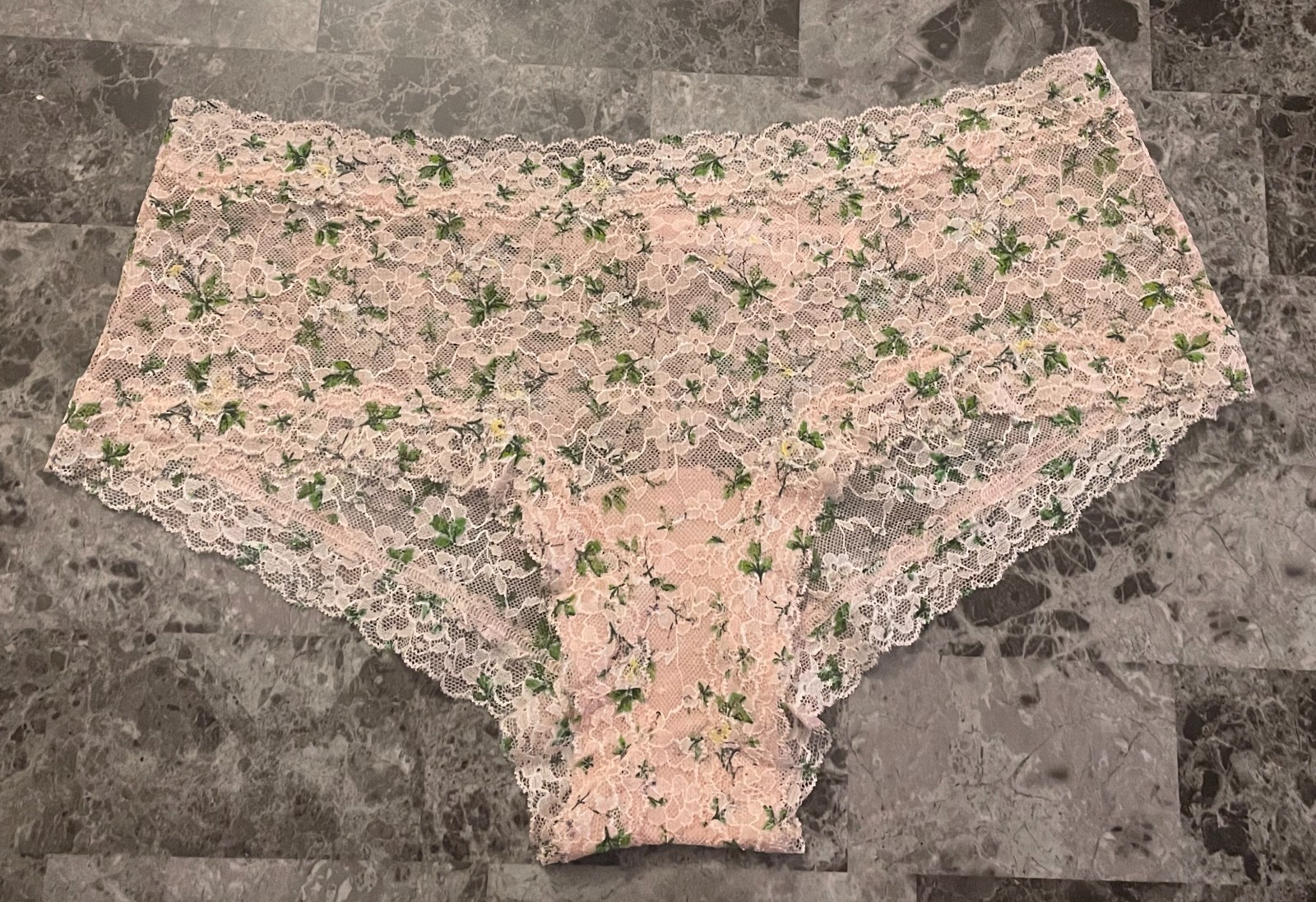 NWT VICTORIA’S SECRET XL PINK GREEN LEAF YELLOW FLORAL LACE CHEEKY PANTIES