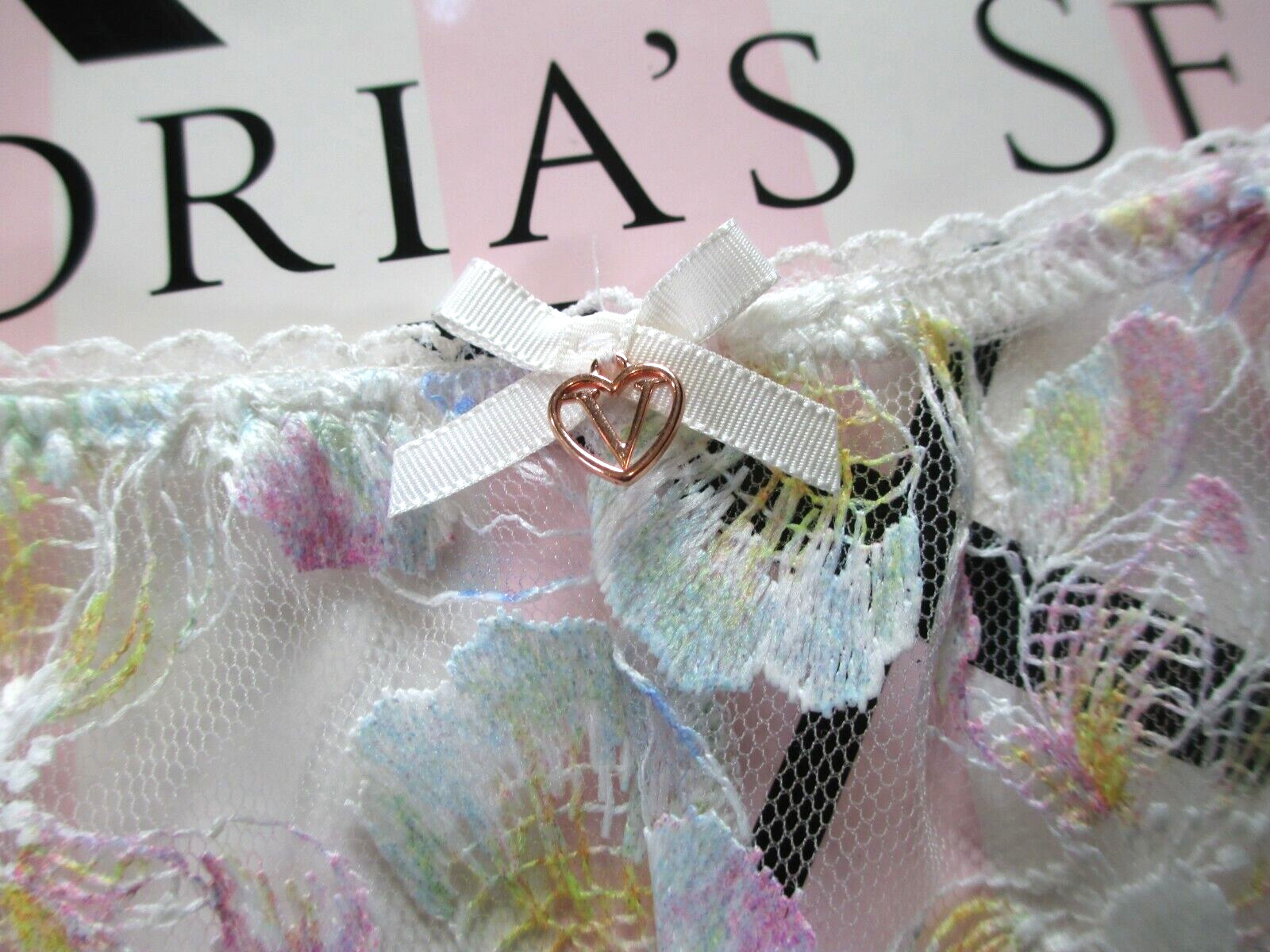 VICTORIA’S SECRET Body by Victoria String Bikini Panty VS White Floral Lace L
