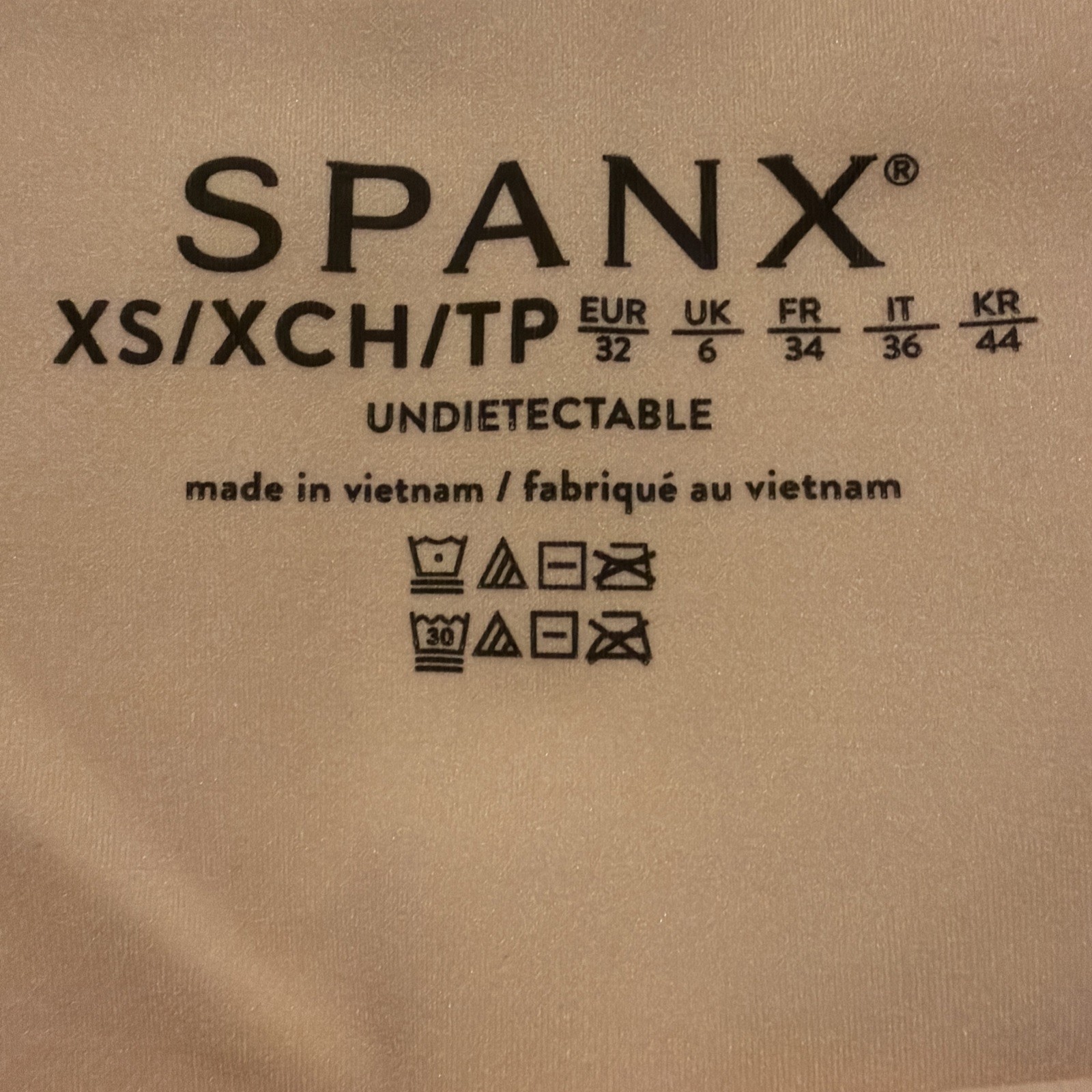 Spanx M Undie-tectable Thong Panties Women’s Size XS SOFT NUDE SPO115 NWT