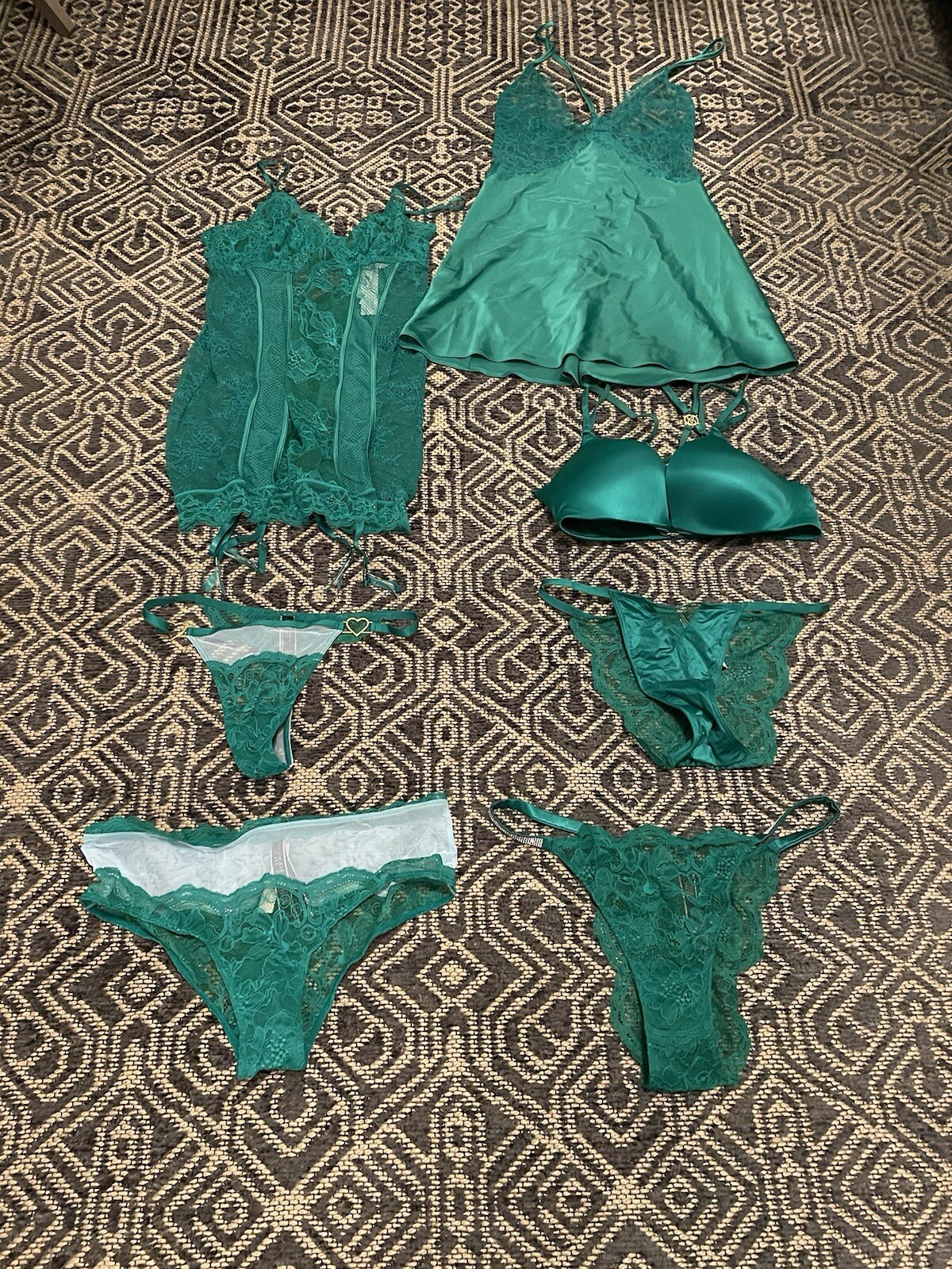 NWT- Victoria Secret Set Slip Chemise Cheeky Brazilian Thong Green Size M 34C