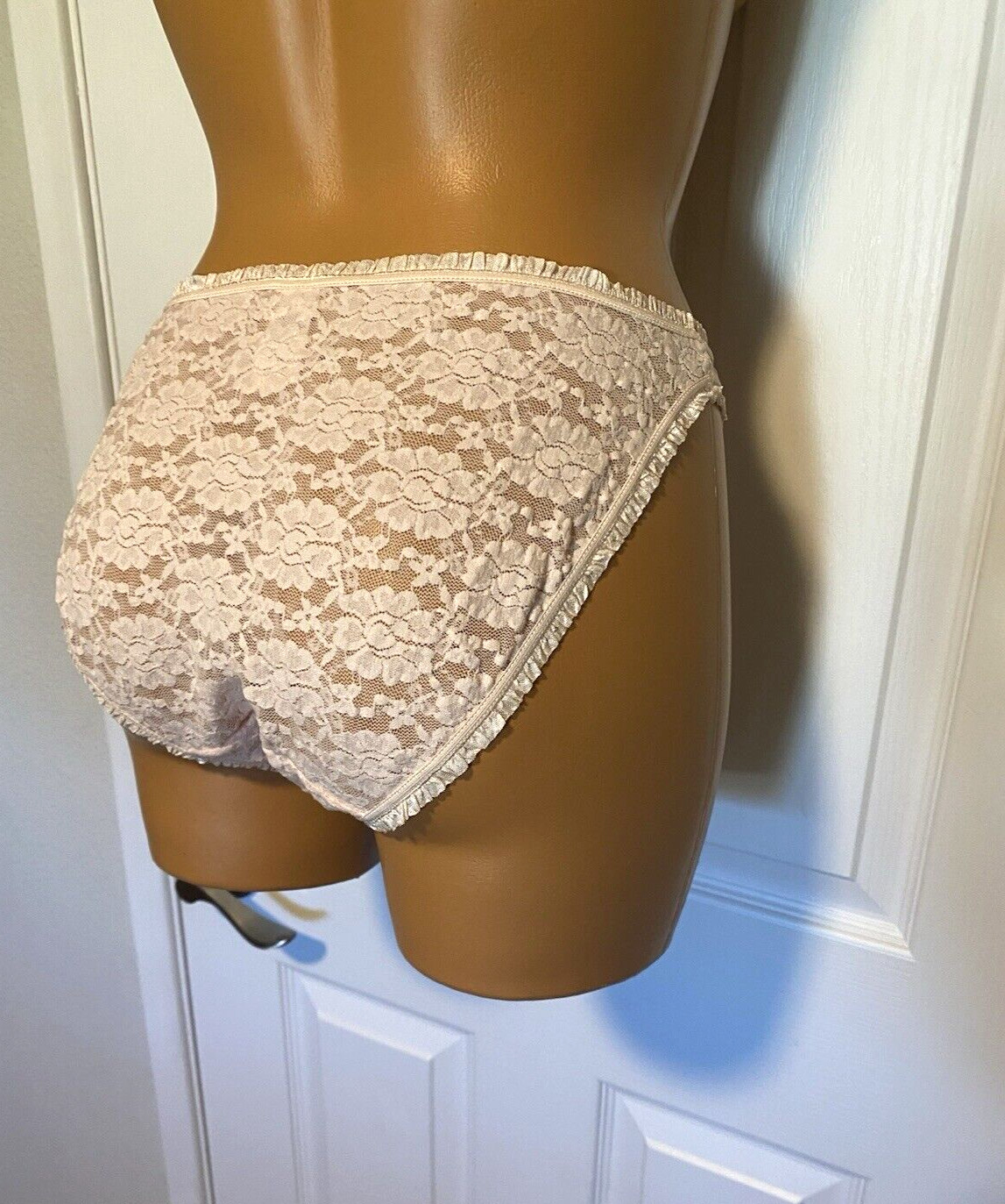 HILLARD & HANSON PINK LACE W/ PETITE RUFFLE TRIM HI-CUT BIKINI PANTIES SZ 8 – M