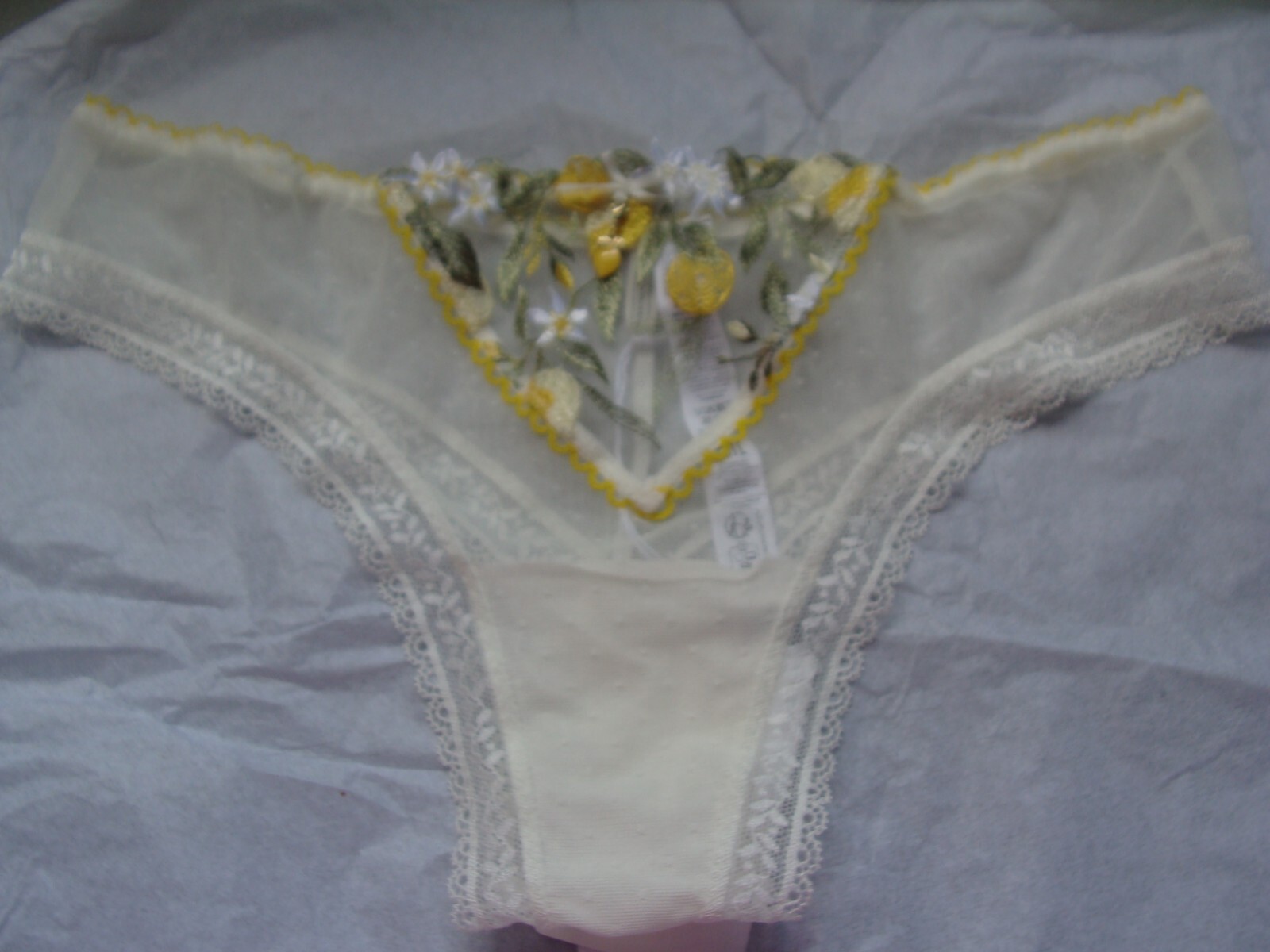 NWT Intimissimi Italian Women’s Tanga Panty Ivory , Size L
