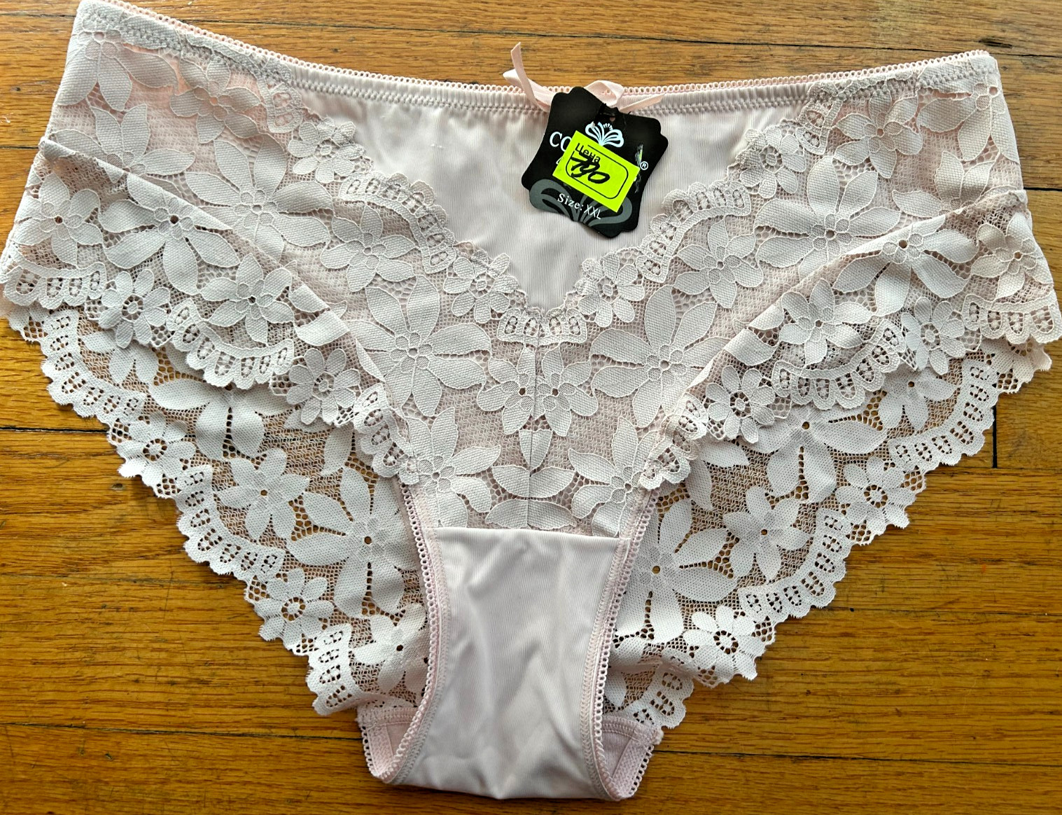 Womens M Nude Pink Panties with Lace Elegant Bikini Seamless Scalloped Comfy M