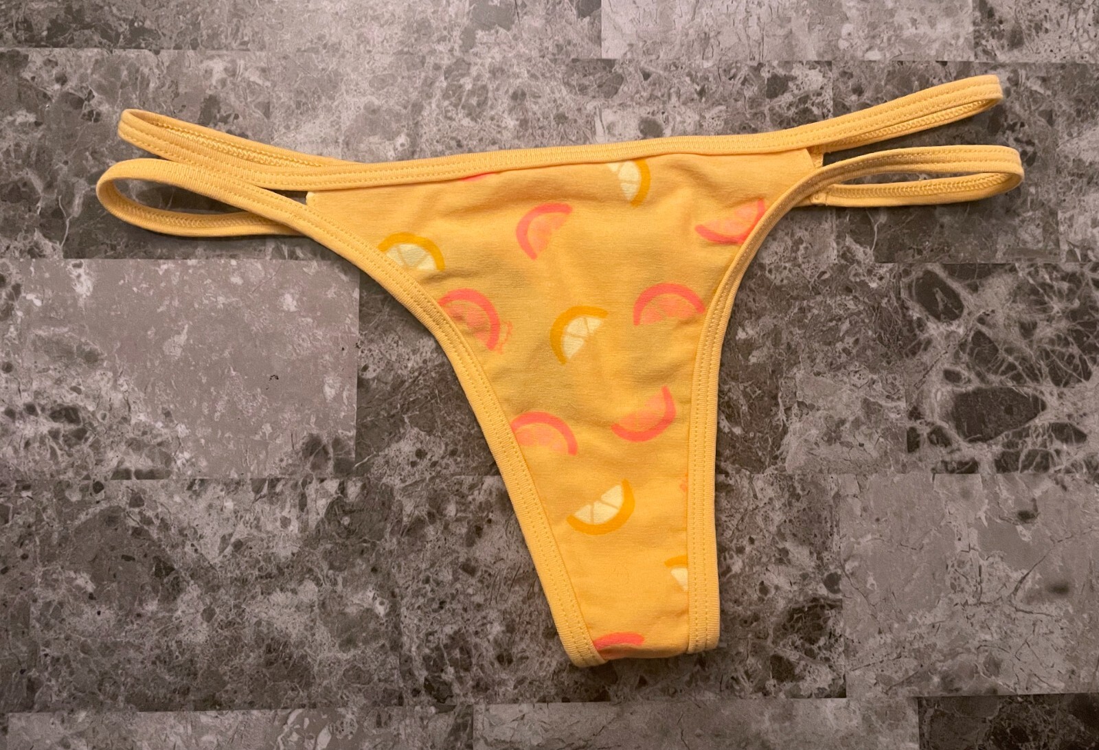 NWT VICTORIA’S SECRET PINK S LEMON GRAPEFRUIT DOUBLE STRAPPY RARE THONG PANTIES