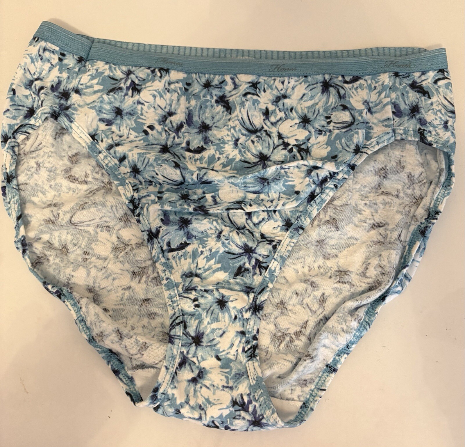 Hanes Women’s Briefs Size 8 XL Blues And White Floral Pattern 100% Cotton NWOT