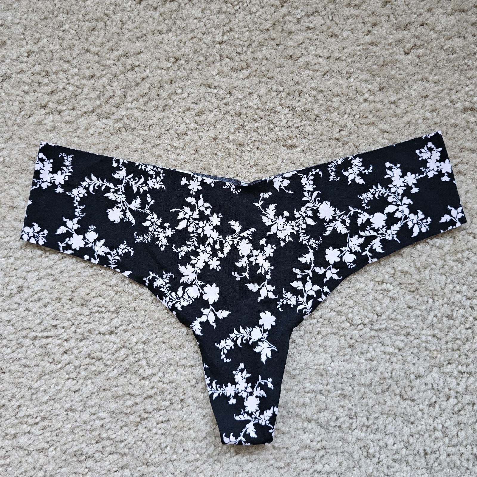 NWT Victorias Secret 2021 no show thong black cream floral size large