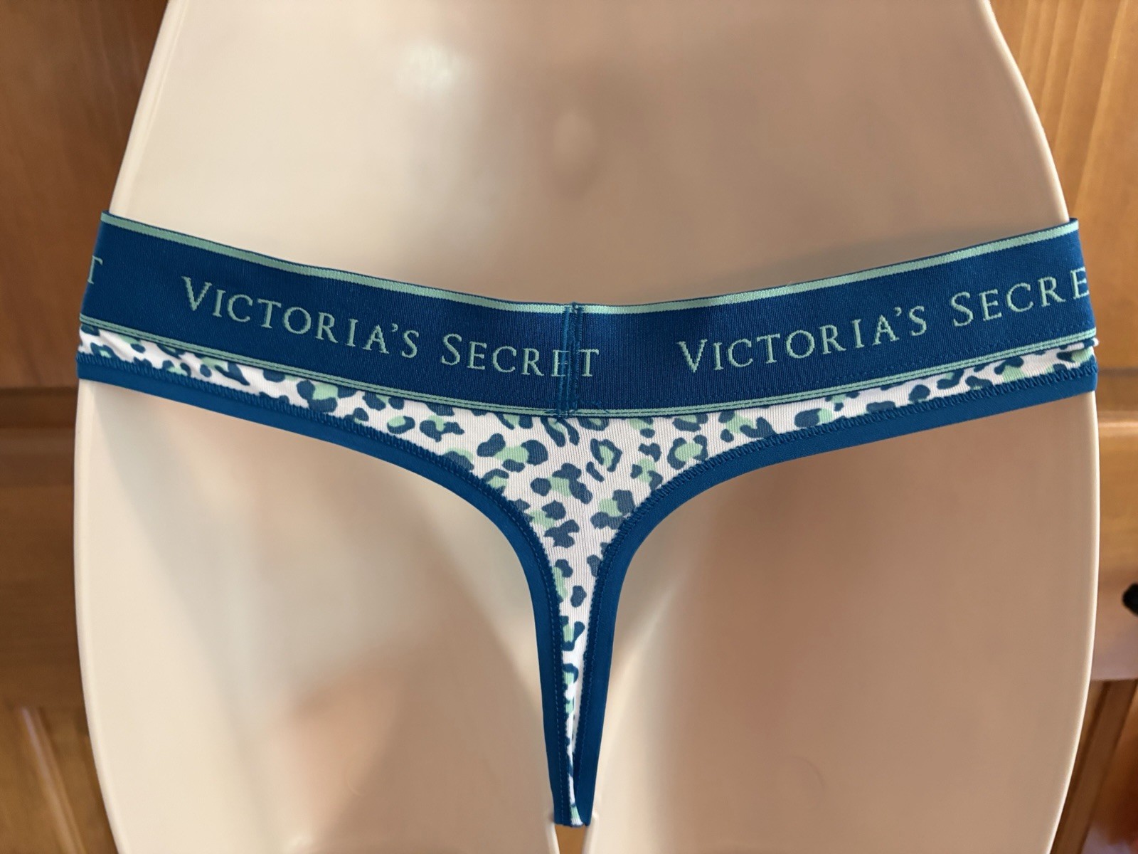 NWT Victoria’s Secret Women’s Thong String Underwear Size S/P CH