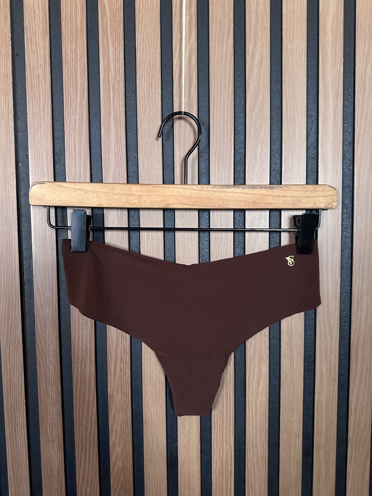 New Victoria’s Secret Panties Medium No Show Brown Seamless Thong / String