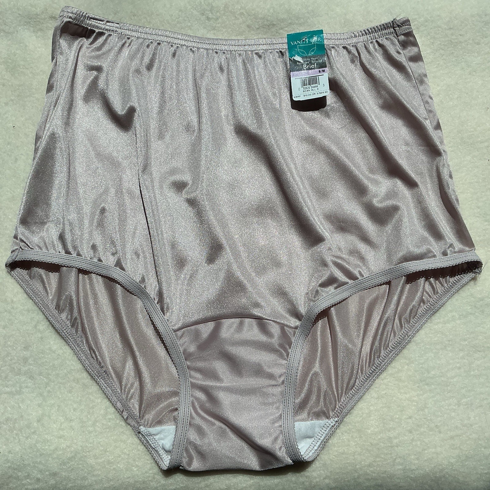 Woman’s Vanity Fair 15712 Perfectly Yours Ravissant Panties NWT 6 M