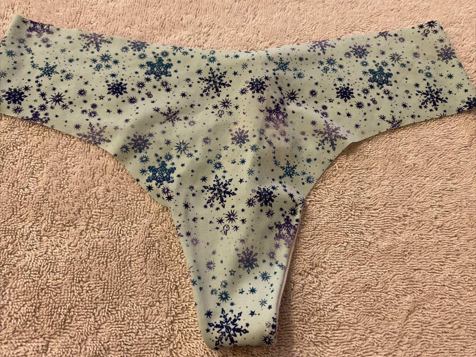 *Victoria’s Secret. Large. Thong. Light Blue. Snowflake. NWT