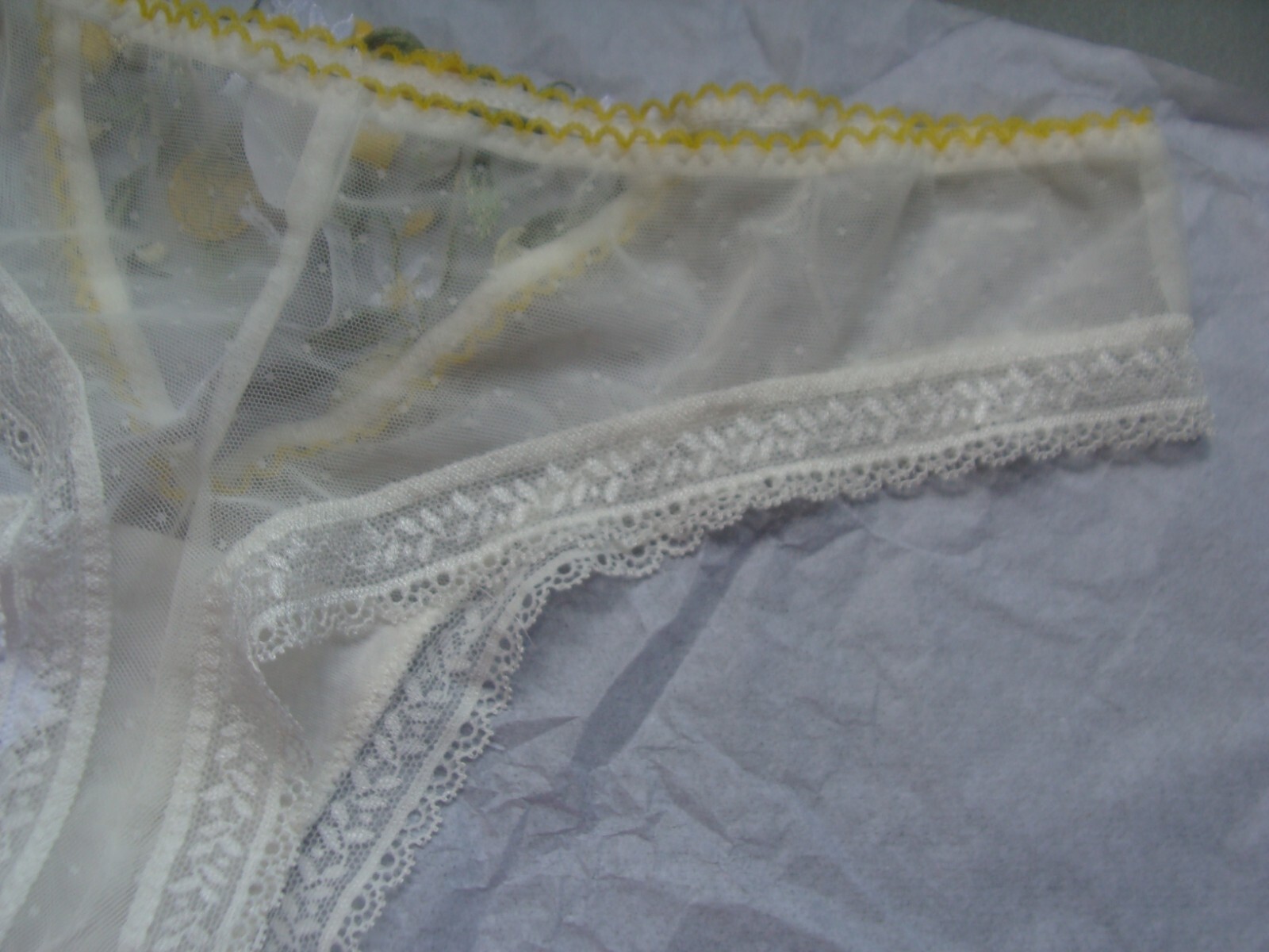 NWT Intimissimi Italian Women’s Tanga Panty Ivory , Size L