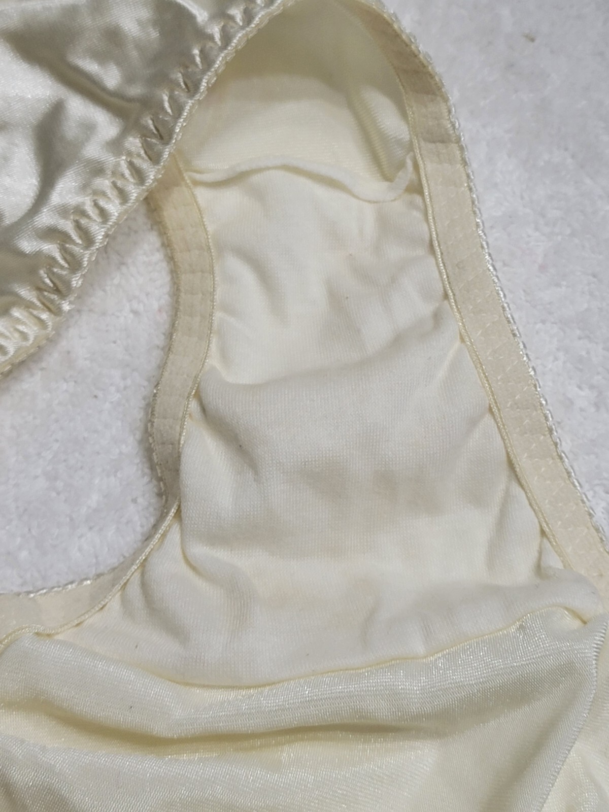 NWTS VINTAGE DELICATES SEXY IVORY SHINY LIQUID SATIN LOOK HI CUT PANTY LARGE