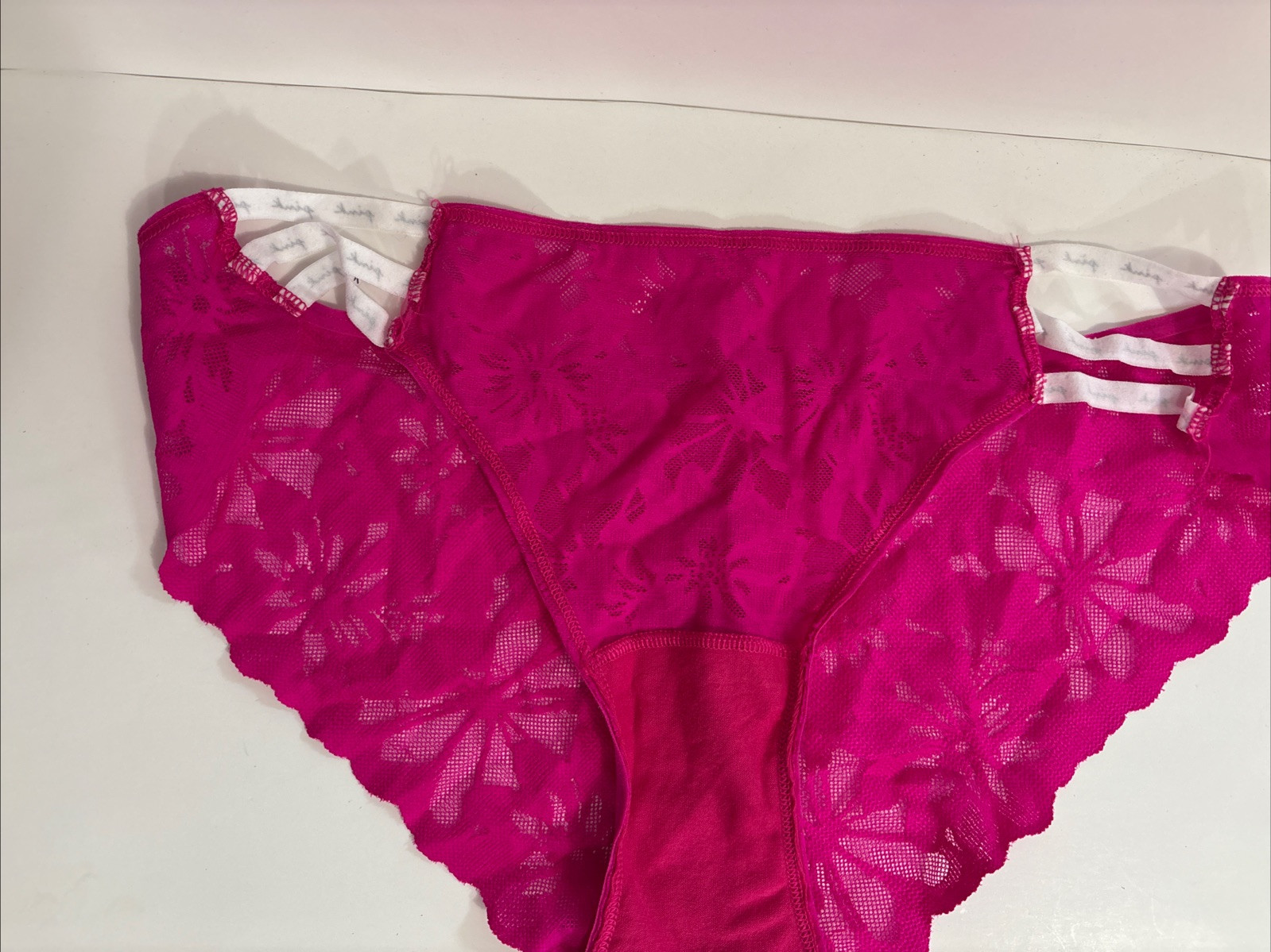Women’s VICTORIA’S SECRET PINK CHEEKSTER LACE 2021 Panties Fuschia Side Detail