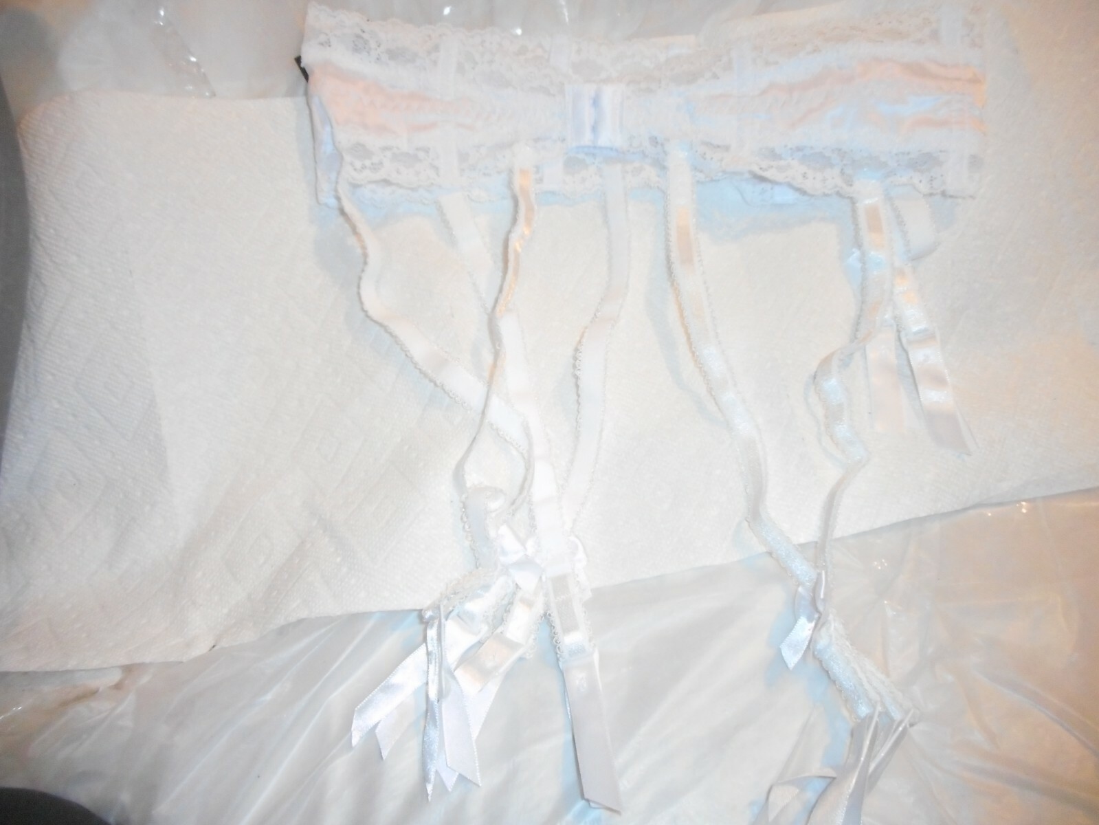 Frederick’s Of Hollywood White Garterbelt With Lace SIZE LARGE