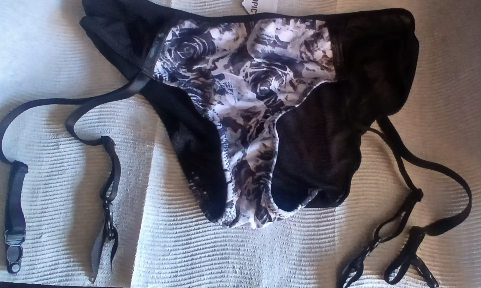 HOT TOPIC Dark Lolita Blackheart Panties w Garter Straps Plastic Clasps sz M New