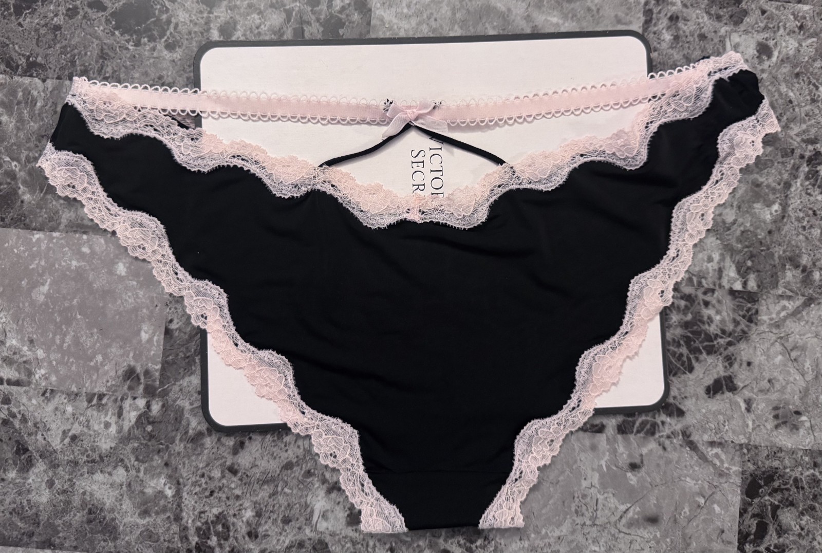 VICTORIA’S SECRET DREAM ANGELS M BLACK SMOOTH LACE STRAPPY RARE CHEEKINI PANTIES